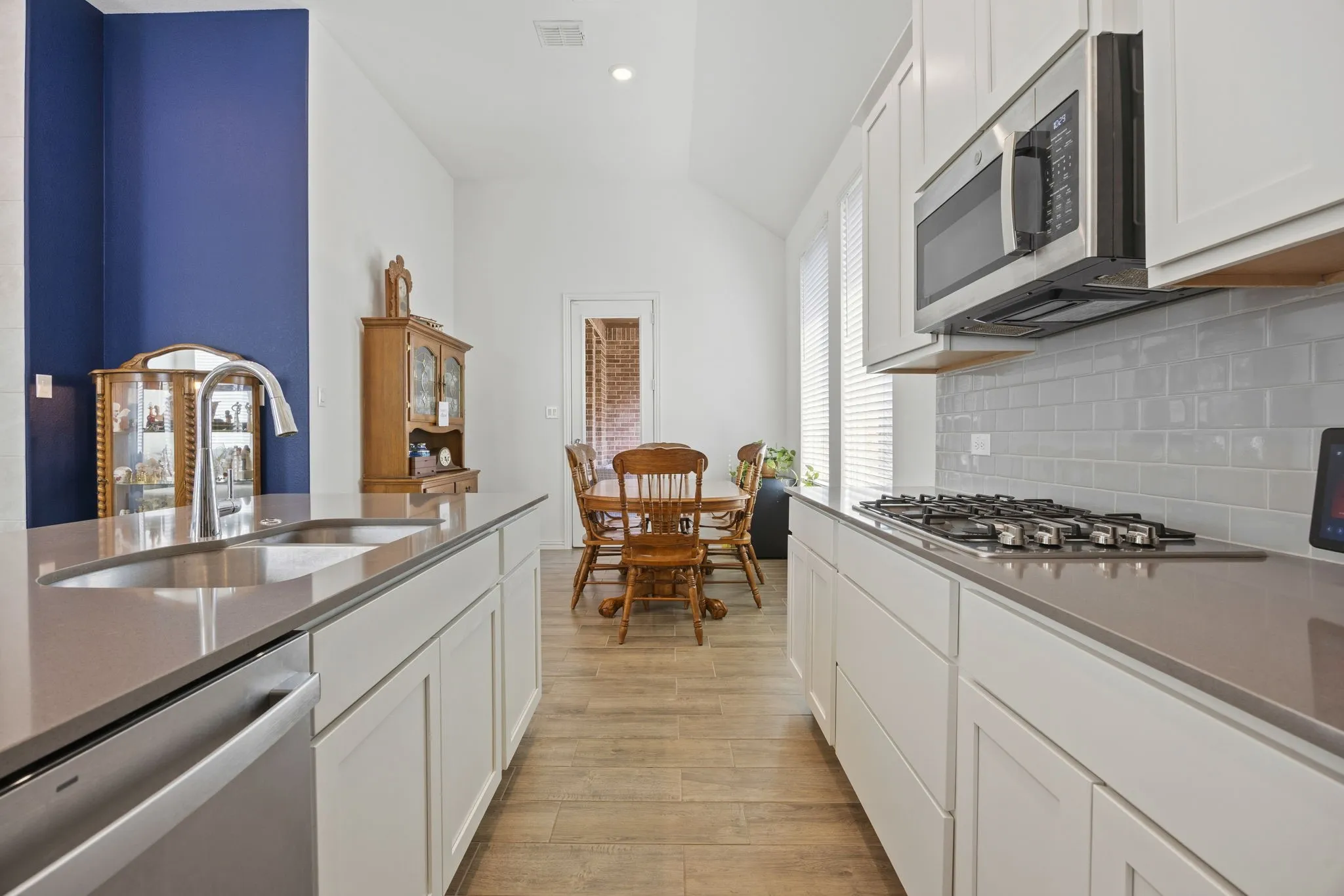 Single Family Residence For Sale in Tarrant County , 4709 Kings Garden Parkway, Arlington, Texas 76005, 2 Bedroom, 2 Bathroom, 2 Garage spaces, 1,774 Sqft, built in 2023, mls#21391008, Real Estate Agent in Arlington, Homes For Sale in Tarrant county, Homes For Sale in Arlington, Realtor in Arlington Texas, Real Estate Brokerage Independent Realty Texas, Luminita Cordes Realtor