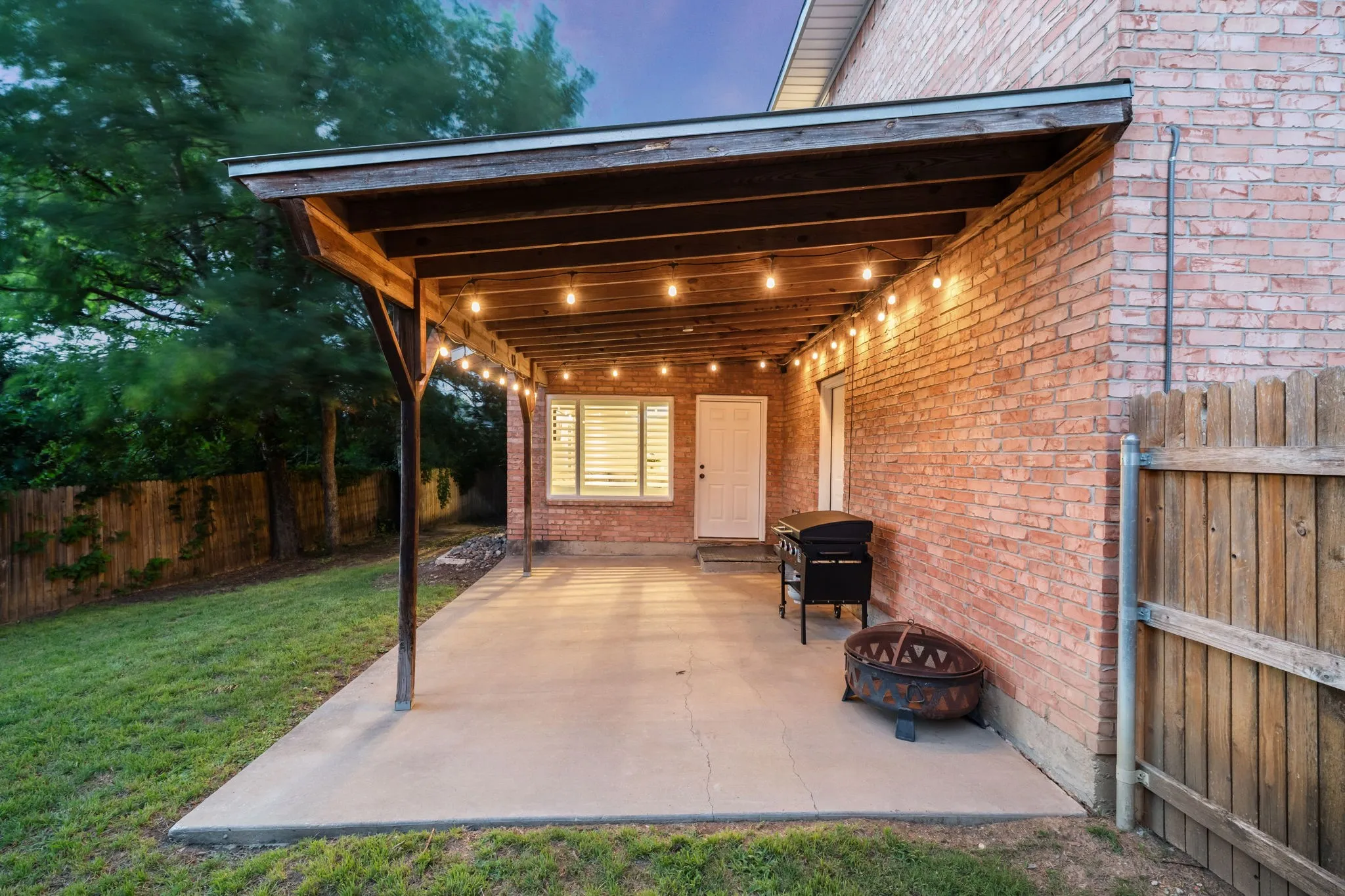 Single Family Residence For Sale in Collin County , 336 Timbercreek Court, Princeton, Texas 75407, 4 Bedroom, 3 Bathroom, 2 Garage spaces, 1,793 Sqft, built in 2003, mls#21391069, Real Estate Agent in Princeton, Homes For Sale in Collin county, Homes For Sale in Princeton, Realtor in Princeton Texas, Real Estate Brokerage Independent Realty Texas, Luminita Cordes Realtor