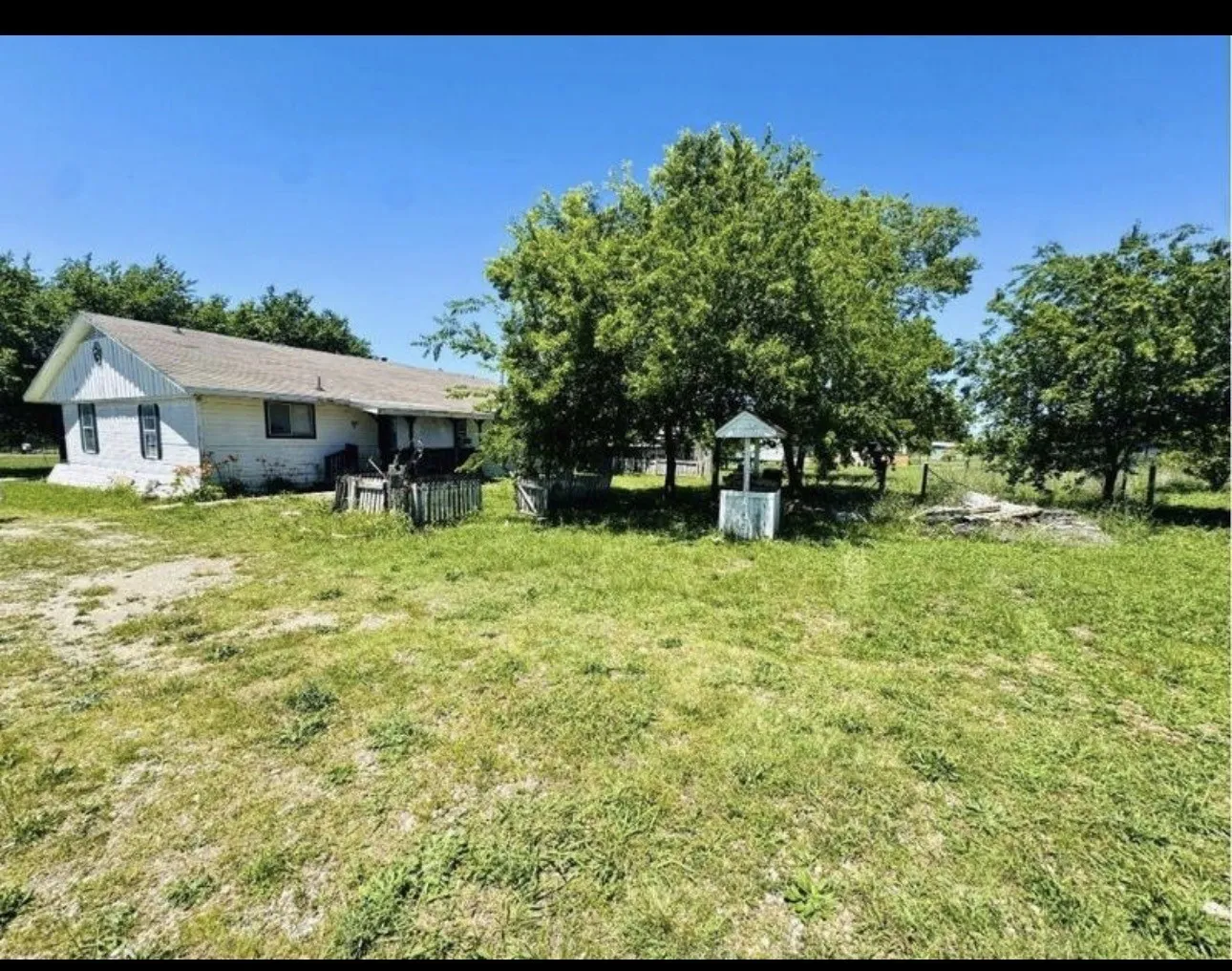 Single Family Residence For Sale in Collin County , 310 Broadway Avenue, Anna, Texas 75409, 3 Bedroom, 2 Bathroom, Garage spaces, 1,812 Sqft, built in 1950, mls#21390975, Real Estate Agent in Anna, Homes For Sale in Collin county, Homes For Sale in Anna, Realtor in Anna Texas, Real Estate Brokerage Independent Realty Texas, Luminita Cordes Realtor