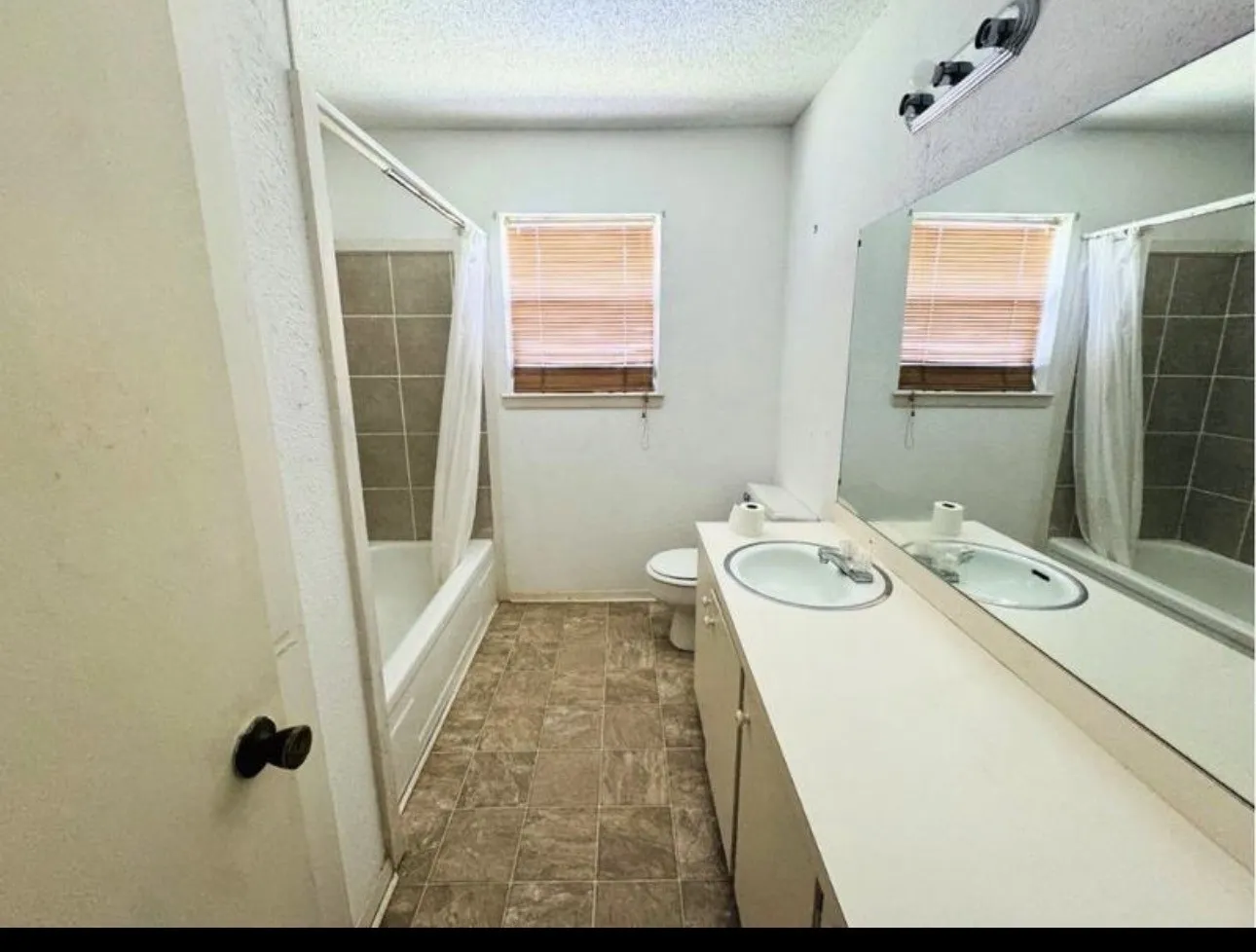 Single Family Residence For Sale in Collin County , 310 Broadway Avenue, Anna, Texas 75409, 3 Bedroom, 2 Bathroom, Garage spaces, 1,812 Sqft, built in 1950, mls#21390975, Real Estate Agent in Anna, Homes For Sale in Collin county, Homes For Sale in Anna, Realtor in Anna Texas, Real Estate Brokerage Independent Realty Texas, Luminita Cordes Realtor