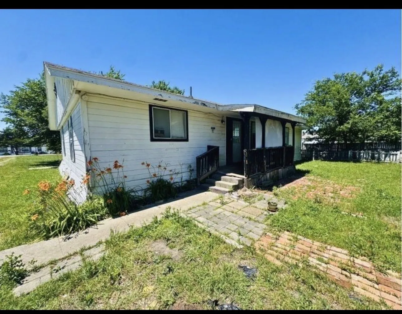 Single Family Residence For Sale in Collin County , 310 Broadway Avenue, Anna, Texas 75409, 3 Bedroom, 2 Bathroom, Garage spaces, 1,812 Sqft, built in 1950, mls#21390975, Real Estate Agent in Anna, Homes For Sale in Collin county, Homes For Sale in Anna, Realtor in Anna Texas, Real Estate Brokerage Independent Realty Texas, Luminita Cordes Realtor