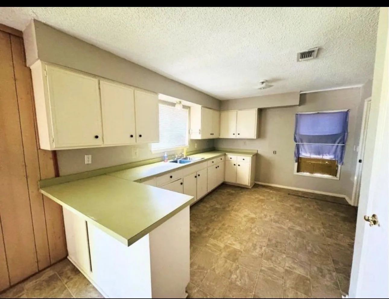 Single Family Residence For Sale in Collin County , 310 Broadway Avenue, Anna, Texas 75409, 3 Bedroom, 2 Bathroom, Garage spaces, 1,812 Sqft, built in 1950, mls#21390975, Real Estate Agent in Anna, Homes For Sale in Collin county, Homes For Sale in Anna, Realtor in Anna Texas, Real Estate Brokerage Independent Realty Texas, Luminita Cordes Realtor