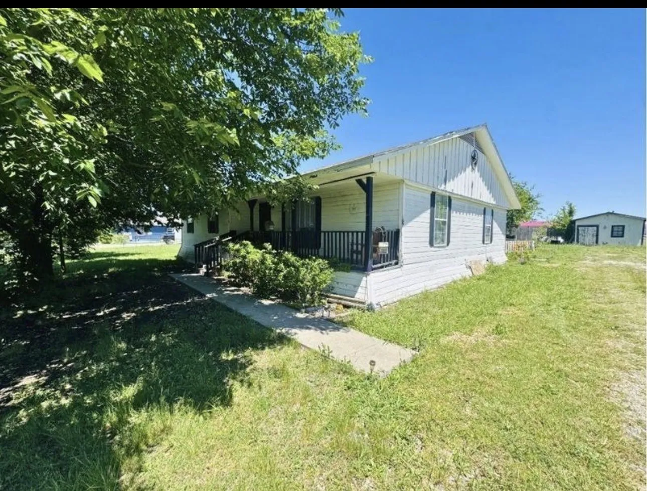 Single Family Residence For Sale in Collin County , 310 Broadway Avenue, Anna, Texas 75409, 3 Bedroom, 2 Bathroom, Garage spaces, 1,812 Sqft, built in 1950, mls#21390975, Real Estate Agent in Anna, Homes For Sale in Collin county, Homes For Sale in Anna, Realtor in Anna Texas, Real Estate Brokerage Independent Realty Texas, Luminita Cordes Realtor