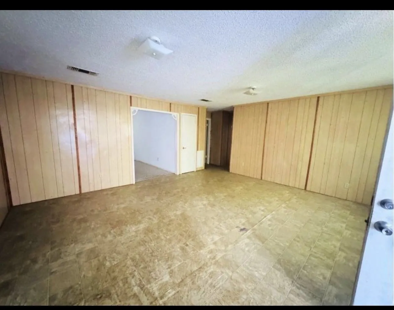 Single Family Residence For Sale in Collin County , 310 Broadway Avenue, Anna, Texas 75409, 3 Bedroom, 2 Bathroom, Garage spaces, 1,812 Sqft, built in 1950, mls#21390975, Real Estate Agent in Anna, Homes For Sale in Collin county, Homes For Sale in Anna, Realtor in Anna Texas, Real Estate Brokerage Independent Realty Texas, Luminita Cordes Realtor