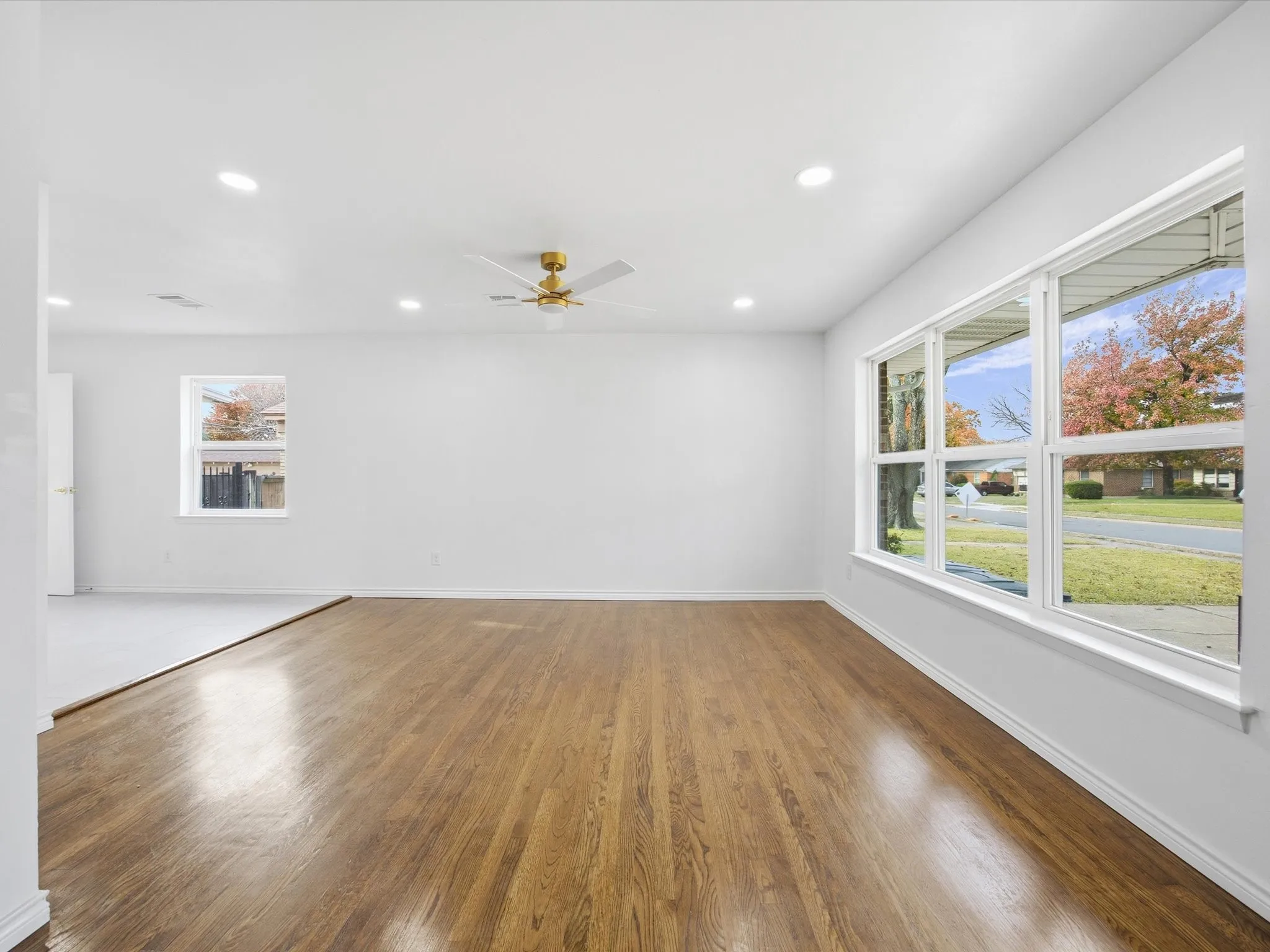 Hardwood flooring, recessed lighting, and a ceiling fan
