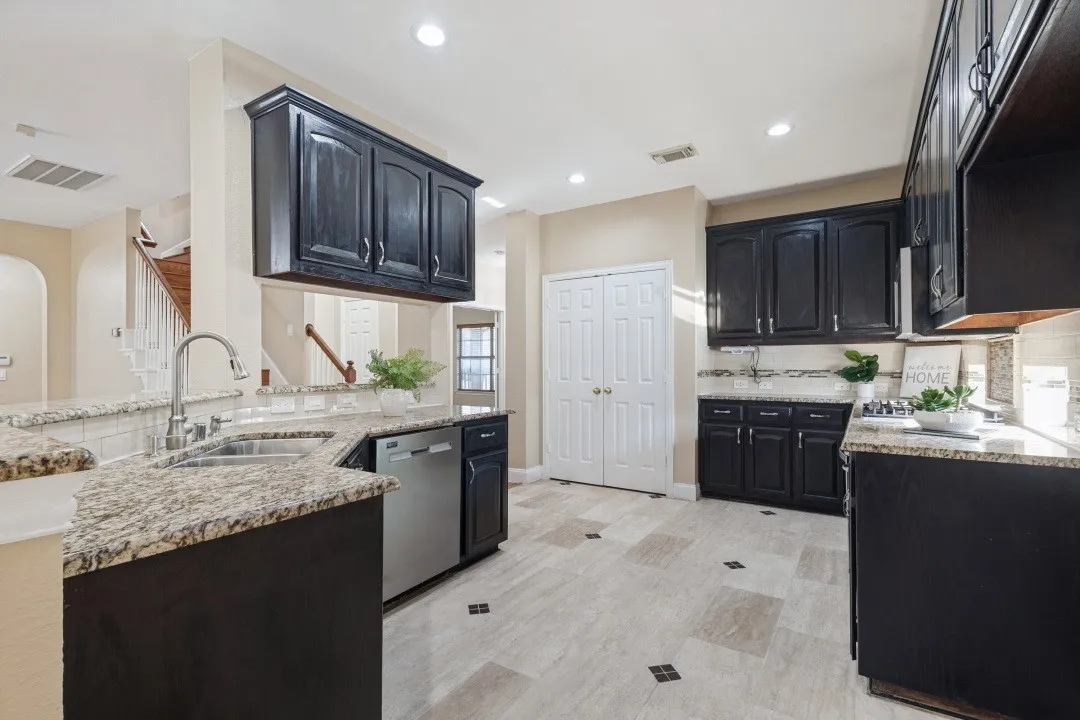 Single Family Residence For Sale in Denton County , 3201 Marquette Drive, Flower Mound, Texas 75022, 4 Bedroom, 3 Bathroom, 2 Garage spaces, 2,498 Sqft, built in 1999, mls#21388391, Real Estate Agent in Flower Mound, Homes For Sale in Denton county, Homes For Sale in Flower Mound, Realtor in Flower Mound Texas, Real Estate Brokerage Independent Realty Texas, Luminita Cordes Realtor