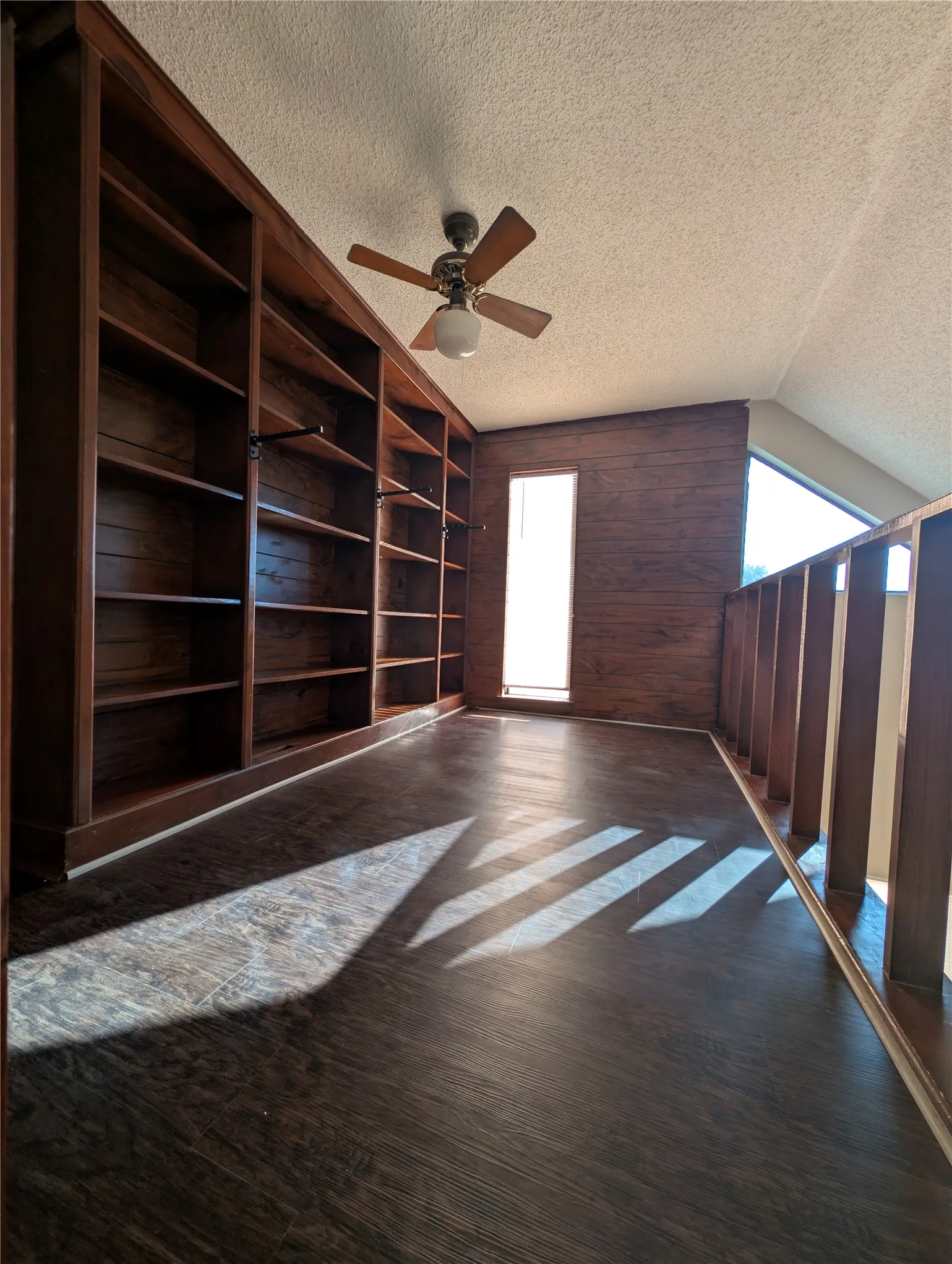 Condominium For Rent in Tarrant County , 2310 Bamboo Drive J201, Arlington, Texas 76006, 2 Bedroom, 1 Bathroom, Garage spaces, 774 Sqft, built in 1981, mls#21390343, Real Estate Agent in Arlington, Homes For Rent in Tarrant county, Homes For Rent in Arlington, Realtor in Arlington Texas, Real Estate Brokerage Independent Realty Texas, Luminita Cordes Realtor