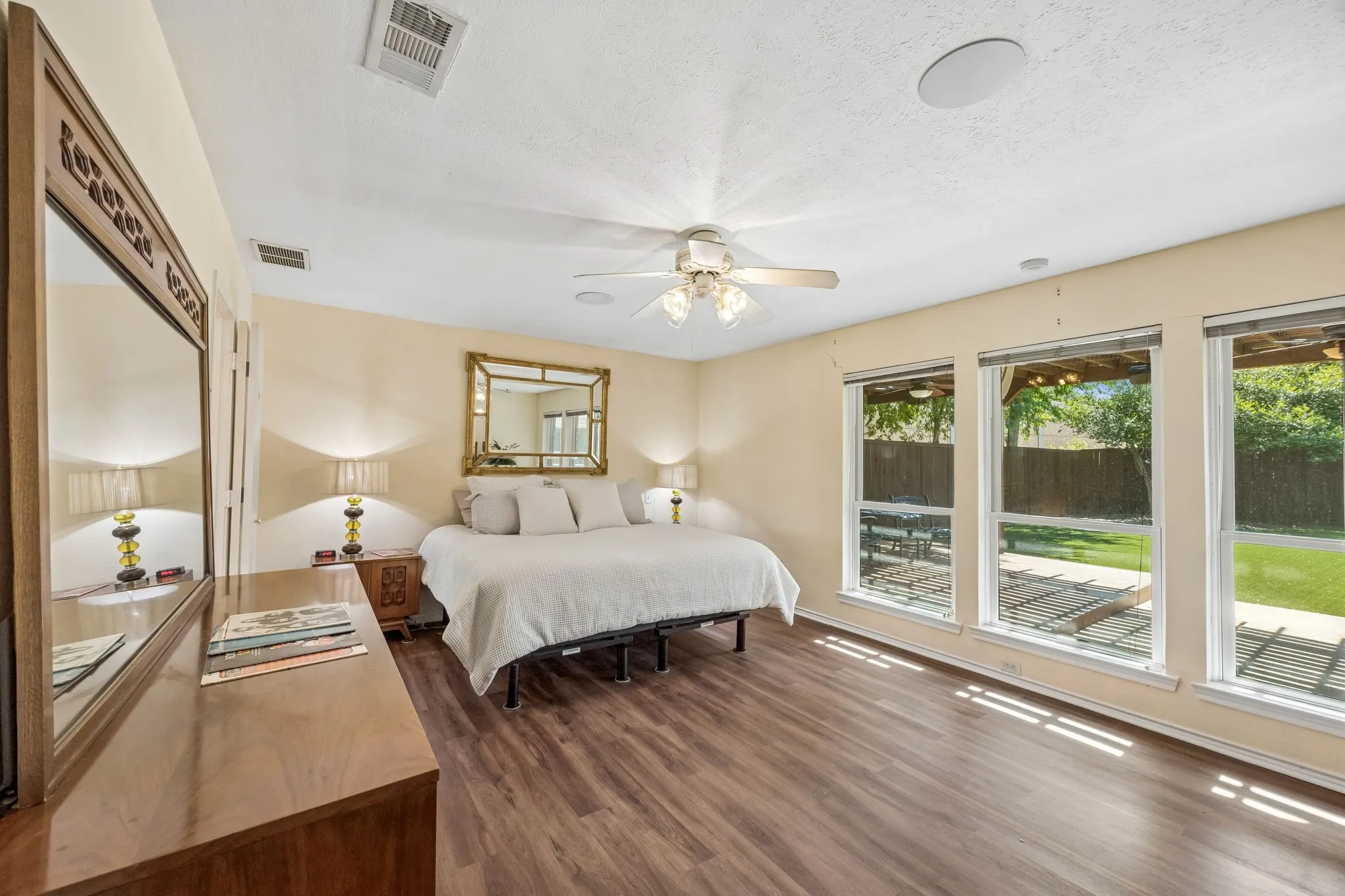 Single Family Residence For Sale in Dallas County , 6038 Blue Mist Lane, Dallas, Texas 75248, 3 Bedroom, 2 Bathroom, 2 Garage spaces, 2,038 Sqft, built in 1979, mls#21386600, Real Estate Agent in Dallas, Homes For Sale in Dallas county, Homes For Sale in Dallas, Realtor in Dallas Texas, Real Estate Brokerage Independent Realty Texas, Luminita Cordes Realtor