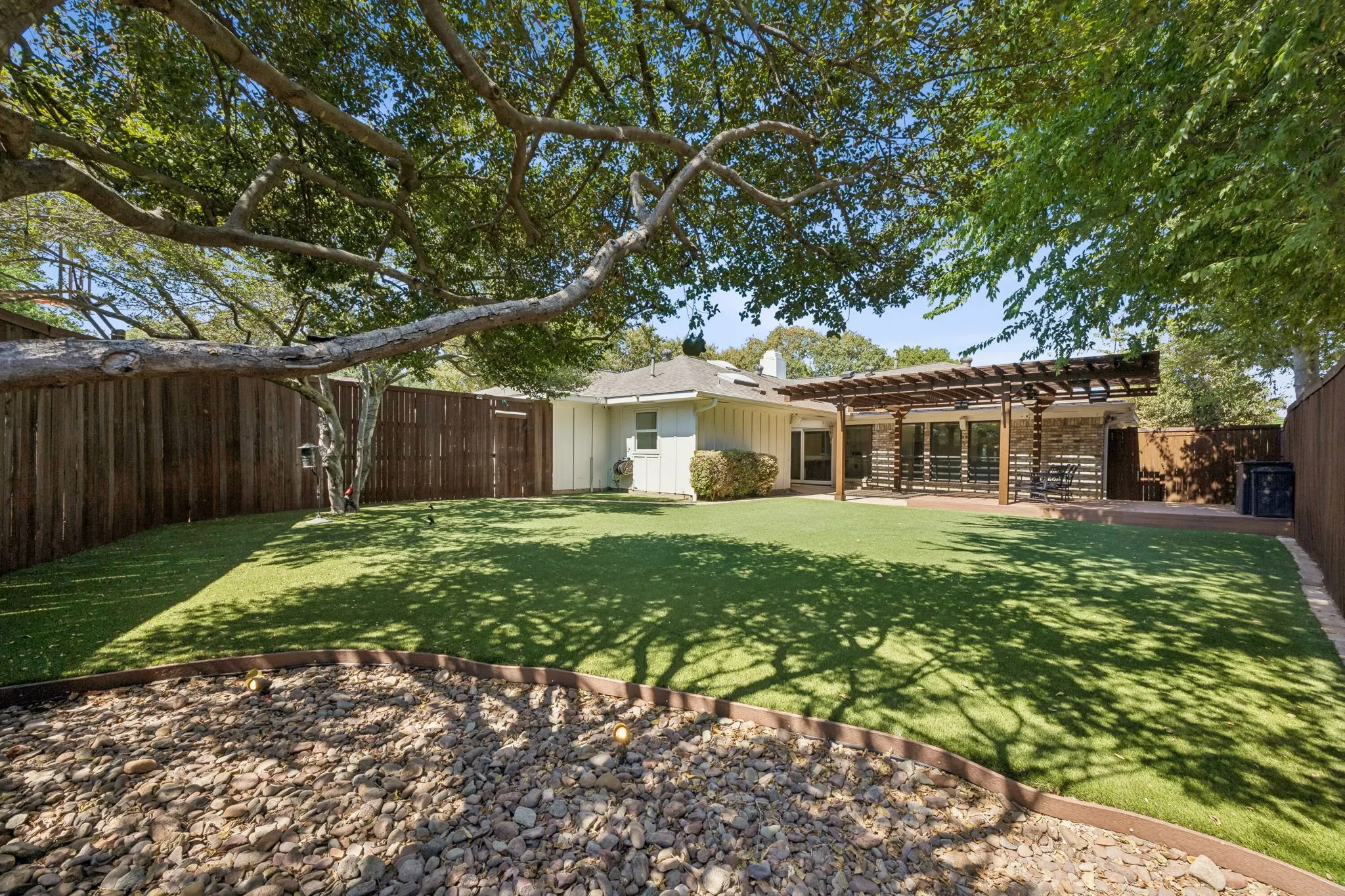Single Family Residence For Sale in Dallas County , 6038 Blue Mist Lane, Dallas, Texas 75248, 3 Bedroom, 2 Bathroom, 2 Garage spaces, 2,038 Sqft, built in 1979, mls#21386600, Real Estate Agent in Dallas, Homes For Sale in Dallas county, Homes For Sale in Dallas, Realtor in Dallas Texas, Real Estate Brokerage Independent Realty Texas, Luminita Cordes Realtor