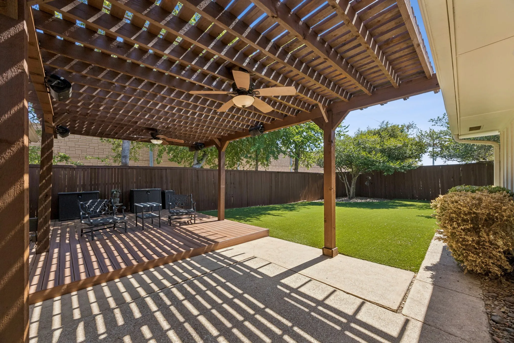 Single Family Residence For Sale in Dallas County , 6038 Blue Mist Lane, Dallas, Texas 75248, 3 Bedroom, 2 Bathroom, 2 Garage spaces, 2,038 Sqft, built in 1979, mls#21386600, Real Estate Agent in Dallas, Homes For Sale in Dallas county, Homes For Sale in Dallas, Realtor in Dallas Texas, Real Estate Brokerage Independent Realty Texas, Luminita Cordes Realtor