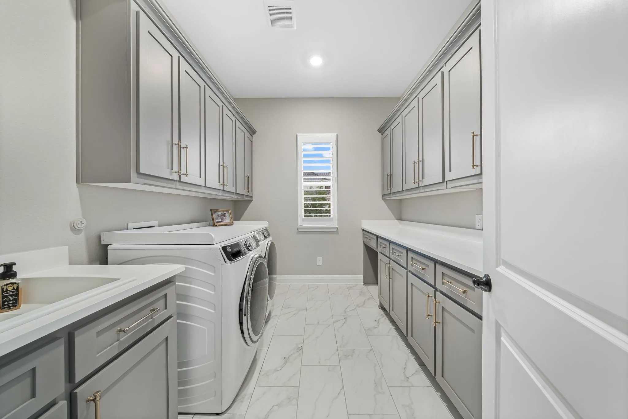 Single Family Residence For Sale in Denton County , 5401 Barry Boulevard, Flower Mound, Texas 75022, 4 Bedroom, 6 Bathroom, 3 Garage spaces, 5,656 Sqft, built in 2022, mls#21391109, Real Estate Agent in Flower Mound, Homes For Sale in Denton county, Homes For Sale in Flower Mound, Realtor in Flower Mound Texas, Real Estate Brokerage Independent Realty Texas, Luminita Cordes Realtor