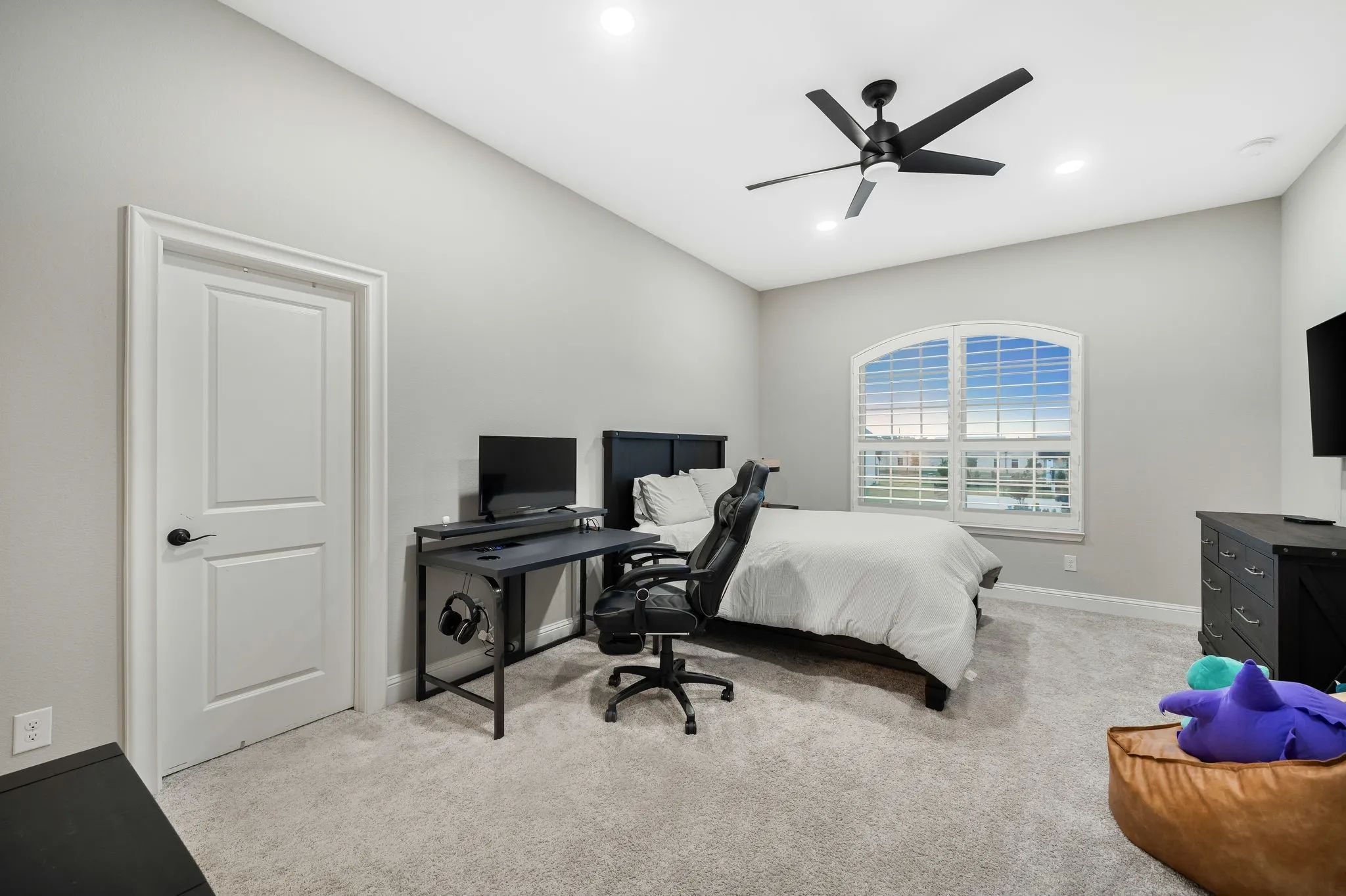 Single Family Residence For Sale in Denton County , 5401 Barry Boulevard, Flower Mound, Texas 75022, 4 Bedroom, 6 Bathroom, 3 Garage spaces, 5,656 Sqft, built in 2022, mls#21391109, Real Estate Agent in Flower Mound, Homes For Sale in Denton county, Homes For Sale in Flower Mound, Realtor in Flower Mound Texas, Real Estate Brokerage Independent Realty Texas, Luminita Cordes Realtor