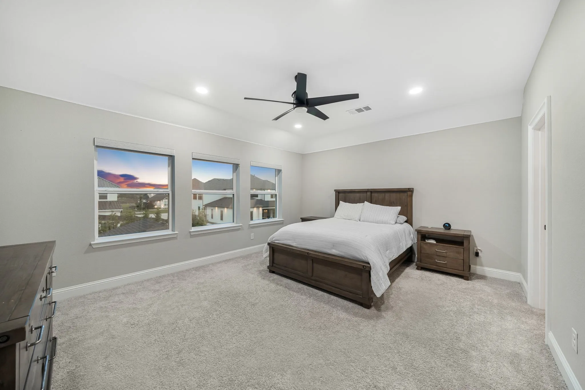 Single Family Residence For Sale in Denton County , 5401 Barry Boulevard, Flower Mound, Texas 75022, 4 Bedroom, 6 Bathroom, 3 Garage spaces, 5,656 Sqft, built in 2022, mls#21391109, Real Estate Agent in Flower Mound, Homes For Sale in Denton county, Homes For Sale in Flower Mound, Realtor in Flower Mound Texas, Real Estate Brokerage Independent Realty Texas, Luminita Cordes Realtor
