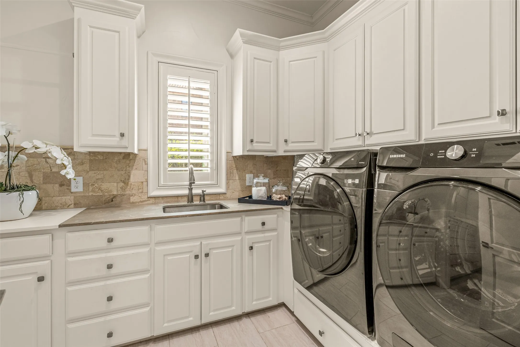 Single Family Residence For Sale in Tarrant County , 2215 King Fisher Drive, Westlake, Texas 76262, 4 Bedroom, 6 Bathroom, 3 Garage spaces, 4,084 Sqft, built in 2008, mls#21391086, Real Estate Agent in Westlake, Homes For Sale in Tarrant county, Homes For Sale in Westlake, Realtor in Westlake Texas, Real Estate Brokerage Independent Realty Texas, Luminita Cordes Realtor