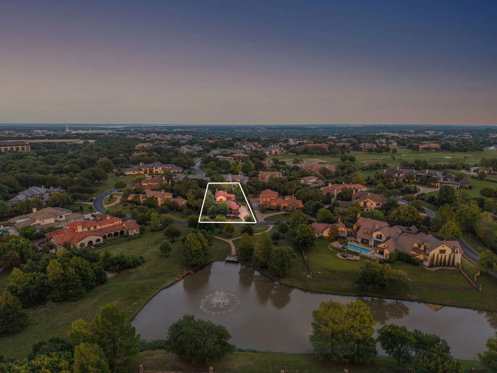 Single Family Residence For Sale in Tarrant County , 2215 King Fisher Drive, Westlake, Texas 76262, 4 Bedroom, 6 Bathroom, 3 Garage spaces, 4,084 Sqft, built in 2008, mls#21391086, Real Estate Agent in Westlake, Homes For Sale in Tarrant county, Homes For Sale in Westlake, Realtor in Westlake Texas, Real Estate Brokerage Independent Realty Texas, Luminita Cordes Realtor