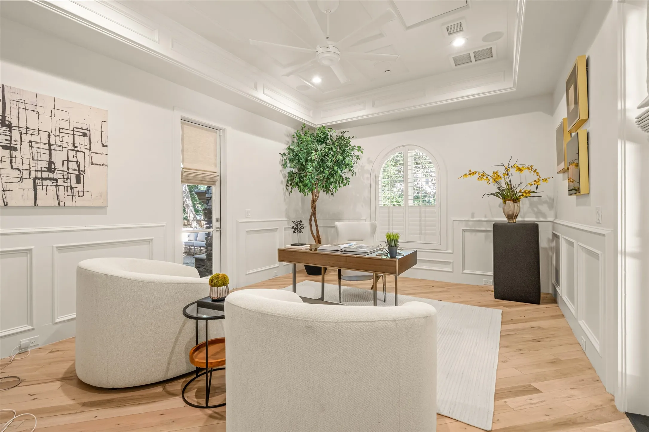 Single Family Residence For Sale in Tarrant County , 2215 King Fisher Drive, Westlake, Texas 76262, 4 Bedroom, 6 Bathroom, 3 Garage spaces, 4,084 Sqft, built in 2008, mls#21391086, Real Estate Agent in Westlake, Homes For Sale in Tarrant county, Homes For Sale in Westlake, Realtor in Westlake Texas, Real Estate Brokerage Independent Realty Texas, Luminita Cordes Realtor