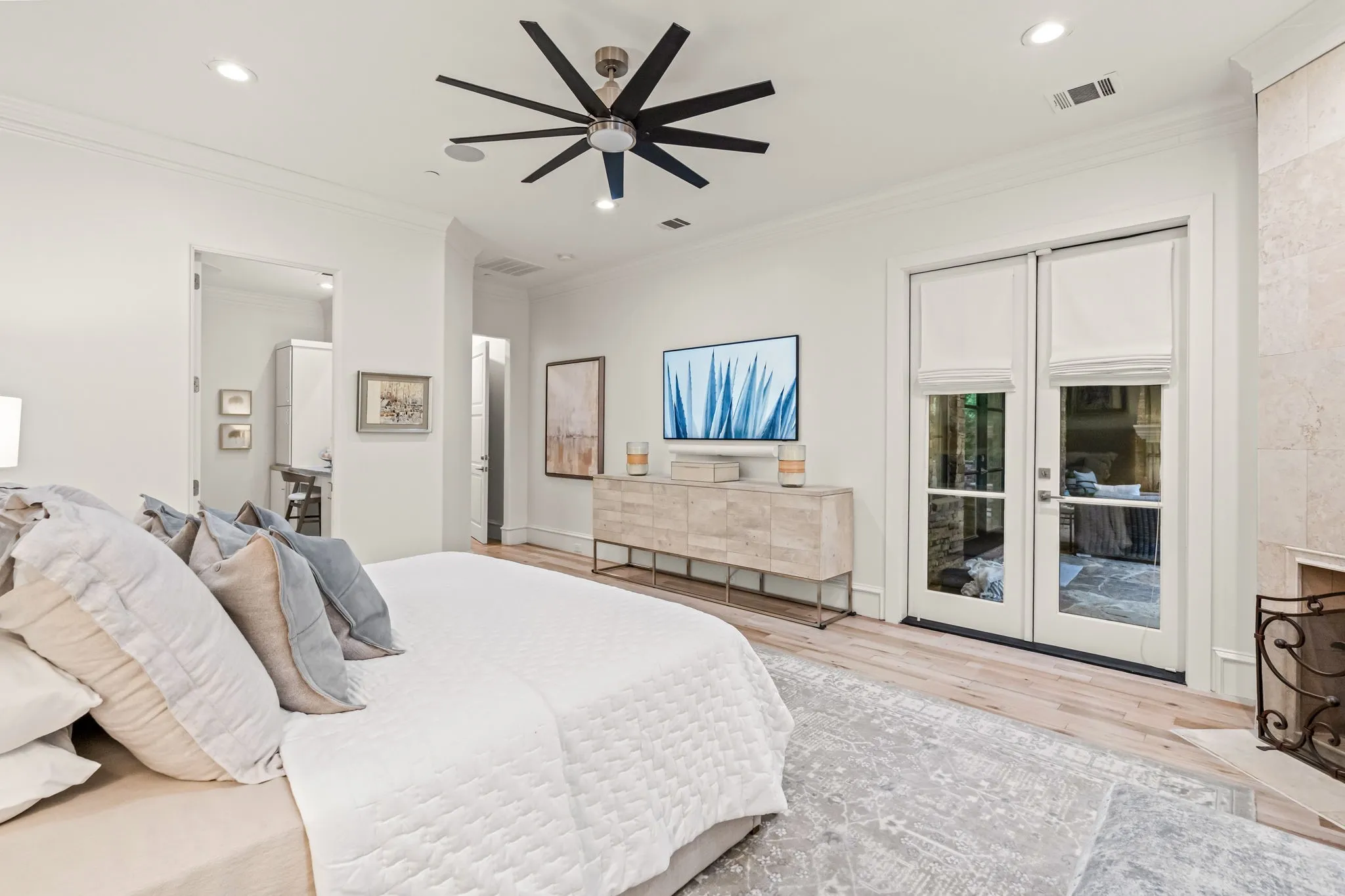 Single Family Residence For Sale in Tarrant County , 2215 King Fisher Drive, Westlake, Texas 76262, 4 Bedroom, 6 Bathroom, 3 Garage spaces, 4,084 Sqft, built in 2008, mls#21391086, Real Estate Agent in Westlake, Homes For Sale in Tarrant county, Homes For Sale in Westlake, Realtor in Westlake Texas, Real Estate Brokerage Independent Realty Texas, Luminita Cordes Realtor
