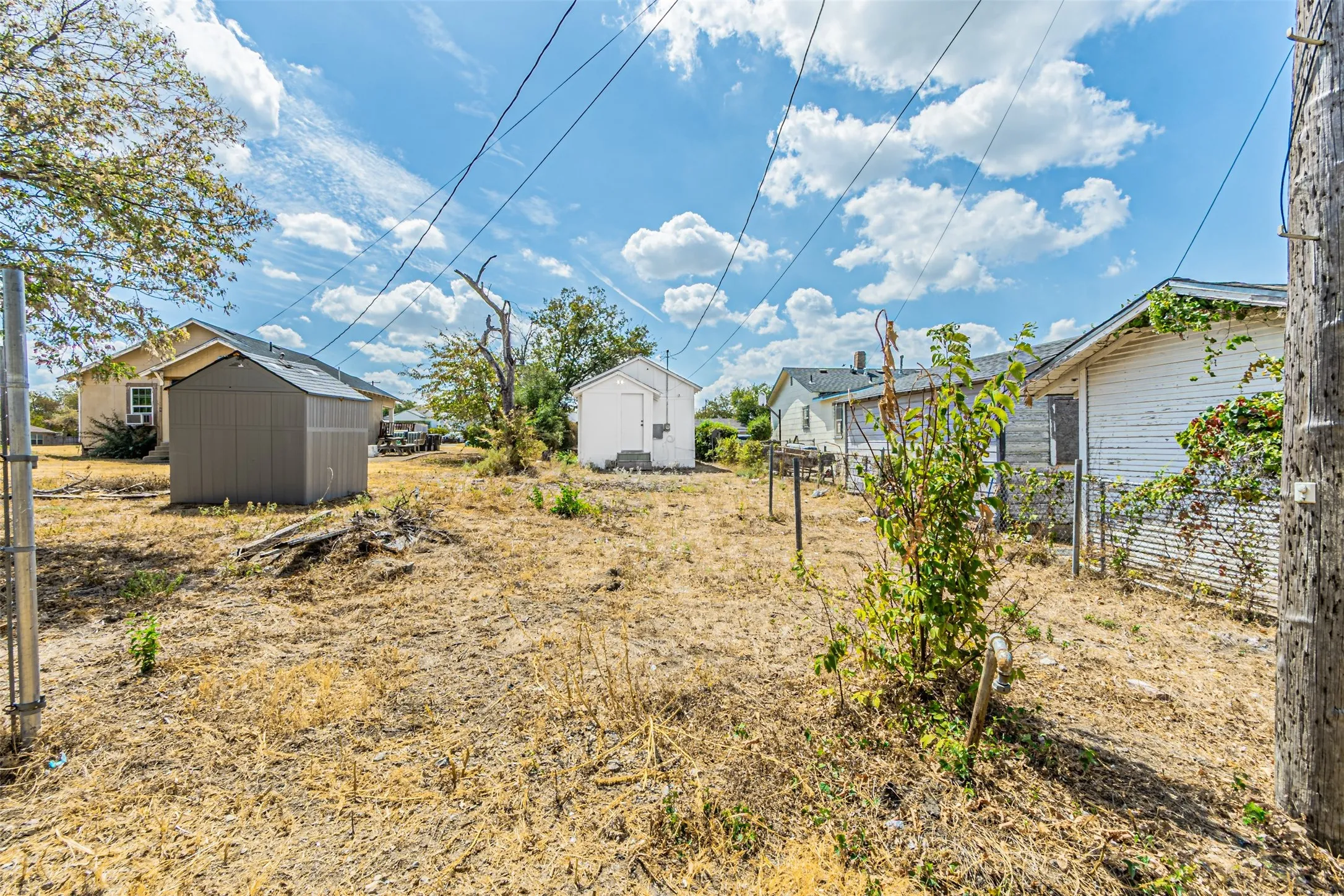 Single Family Residence For Sale in Tarrant County , 5406 Houghton Avenue, Fort Worth, Texas 76107, 1 Bedroom, 1 Bathroom, Garage spaces, 336 Sqft, built in 1920, mls#21391032, Real Estate Agent in Fort Worth, Homes For Sale in Tarrant county, Homes For Sale in Fort Worth, Realtor in Fort Worth Texas, Real Estate Brokerage Independent Realty Texas, Luminita Cordes Realtor