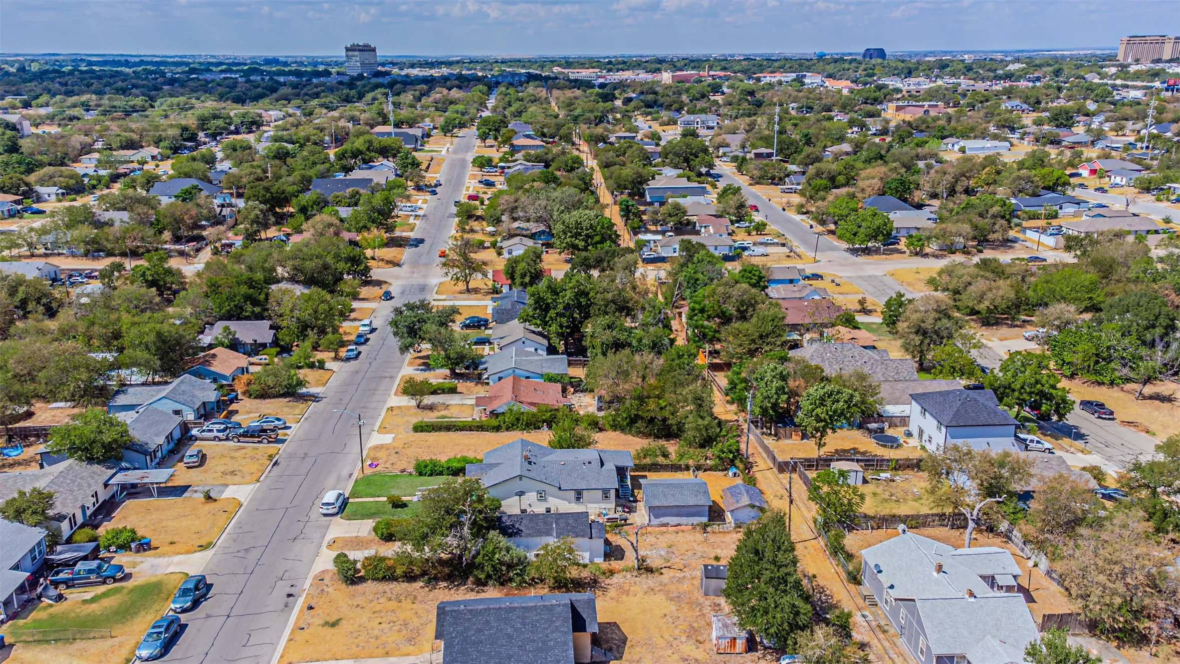 Single Family Residence For Sale in Tarrant County , 5406 Houghton Avenue, Fort Worth, Texas 76107, 1 Bedroom, 1 Bathroom, Garage spaces, 336 Sqft, built in 1920, mls#21391032, Real Estate Agent in Fort Worth, Homes For Sale in Tarrant county, Homes For Sale in Fort Worth, Realtor in Fort Worth Texas, Real Estate Brokerage Independent Realty Texas, Luminita Cordes Realtor