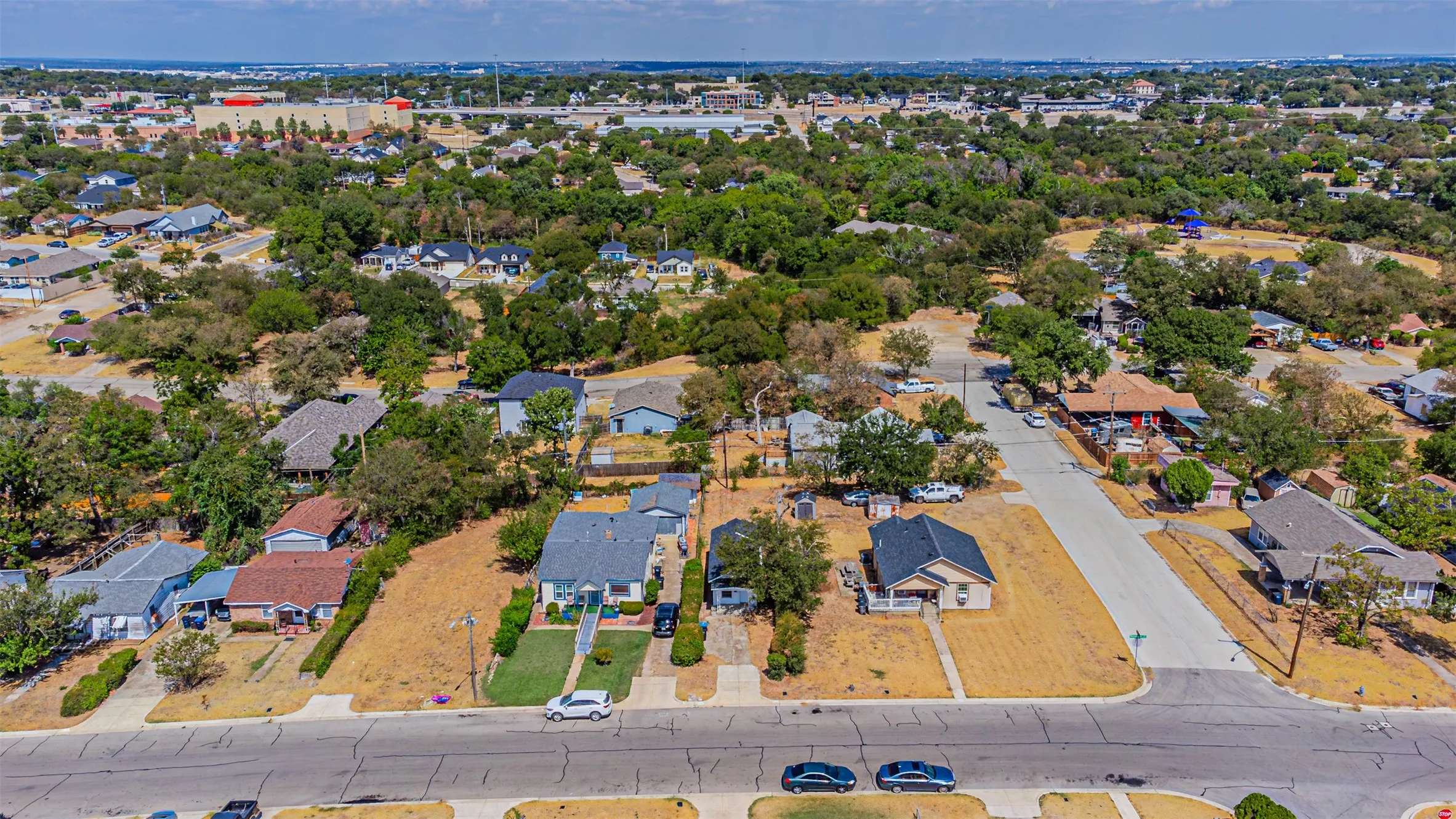 Single Family Residence For Sale in Tarrant County , 5406 Houghton Avenue, Fort Worth, Texas 76107, 1 Bedroom, 1 Bathroom, Garage spaces, 336 Sqft, built in 1920, mls#21391032, Real Estate Agent in Fort Worth, Homes For Sale in Tarrant county, Homes For Sale in Fort Worth, Realtor in Fort Worth Texas, Real Estate Brokerage Independent Realty Texas, Luminita Cordes Realtor