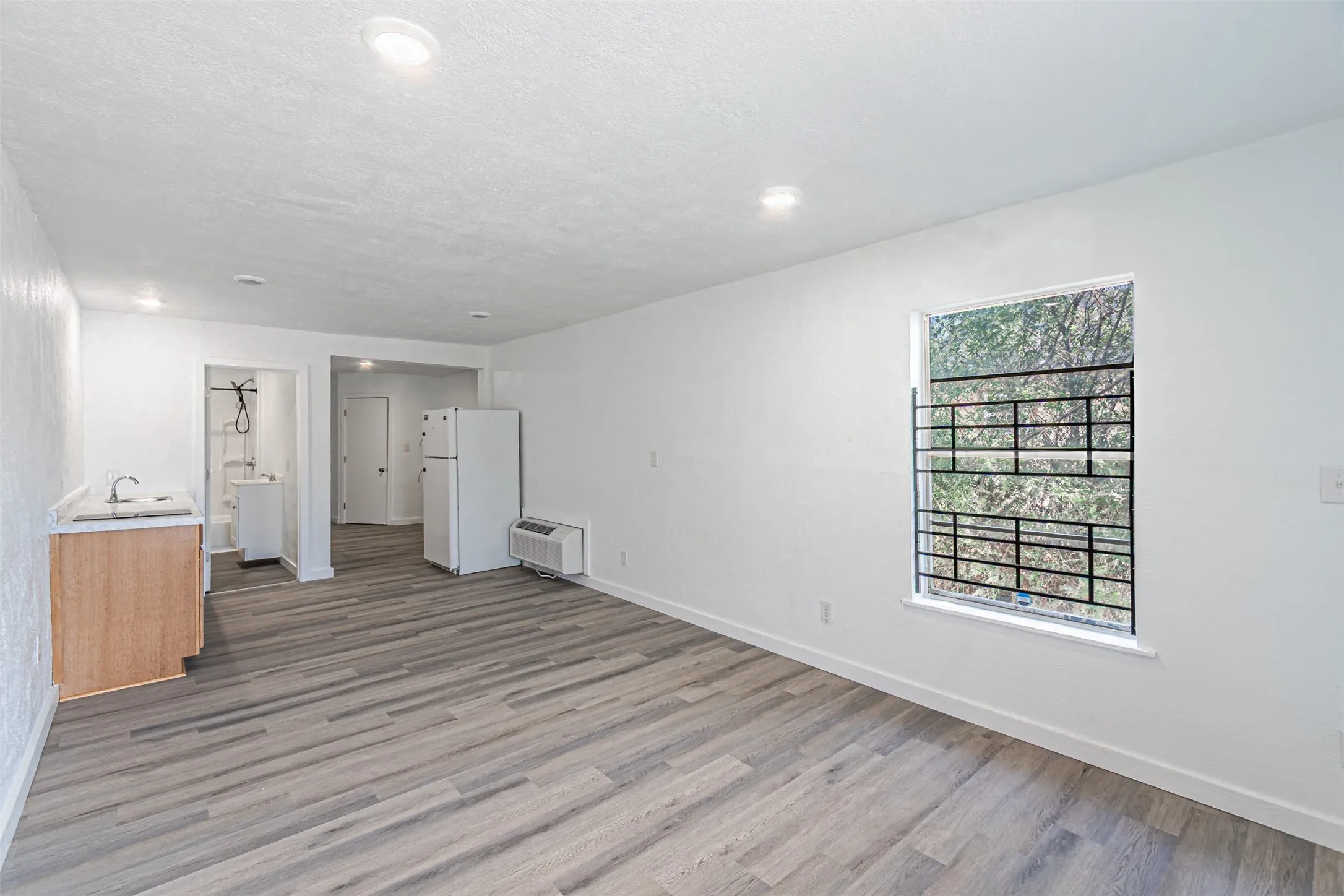 Single Family Residence For Sale in Tarrant County , 5406 Houghton Avenue, Fort Worth, Texas 76107, 1 Bedroom, 1 Bathroom, Garage spaces, 336 Sqft, built in 1920, mls#21391032, Real Estate Agent in Fort Worth, Homes For Sale in Tarrant county, Homes For Sale in Fort Worth, Realtor in Fort Worth Texas, Real Estate Brokerage Independent Realty Texas, Luminita Cordes Realtor
