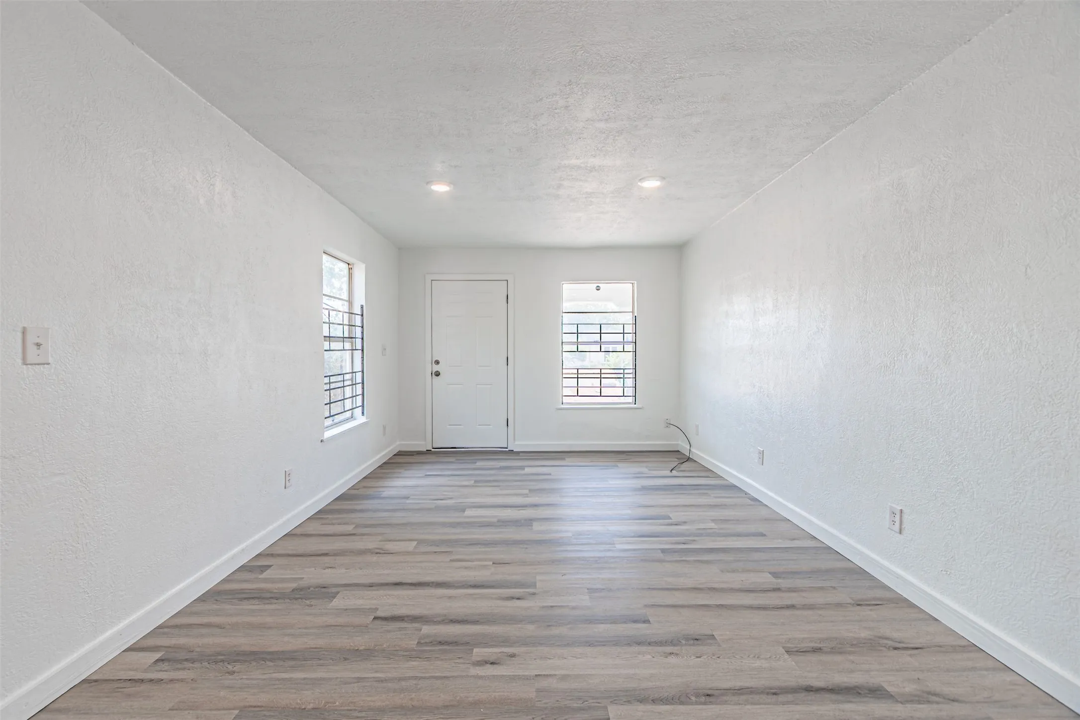 Single Family Residence For Sale in Tarrant County , 5406 Houghton Avenue, Fort Worth, Texas 76107, 1 Bedroom, 1 Bathroom, Garage spaces, 336 Sqft, built in 1920, mls#21391032, Real Estate Agent in Fort Worth, Homes For Sale in Tarrant county, Homes For Sale in Fort Worth, Realtor in Fort Worth Texas, Real Estate Brokerage Independent Realty Texas, Luminita Cordes Realtor