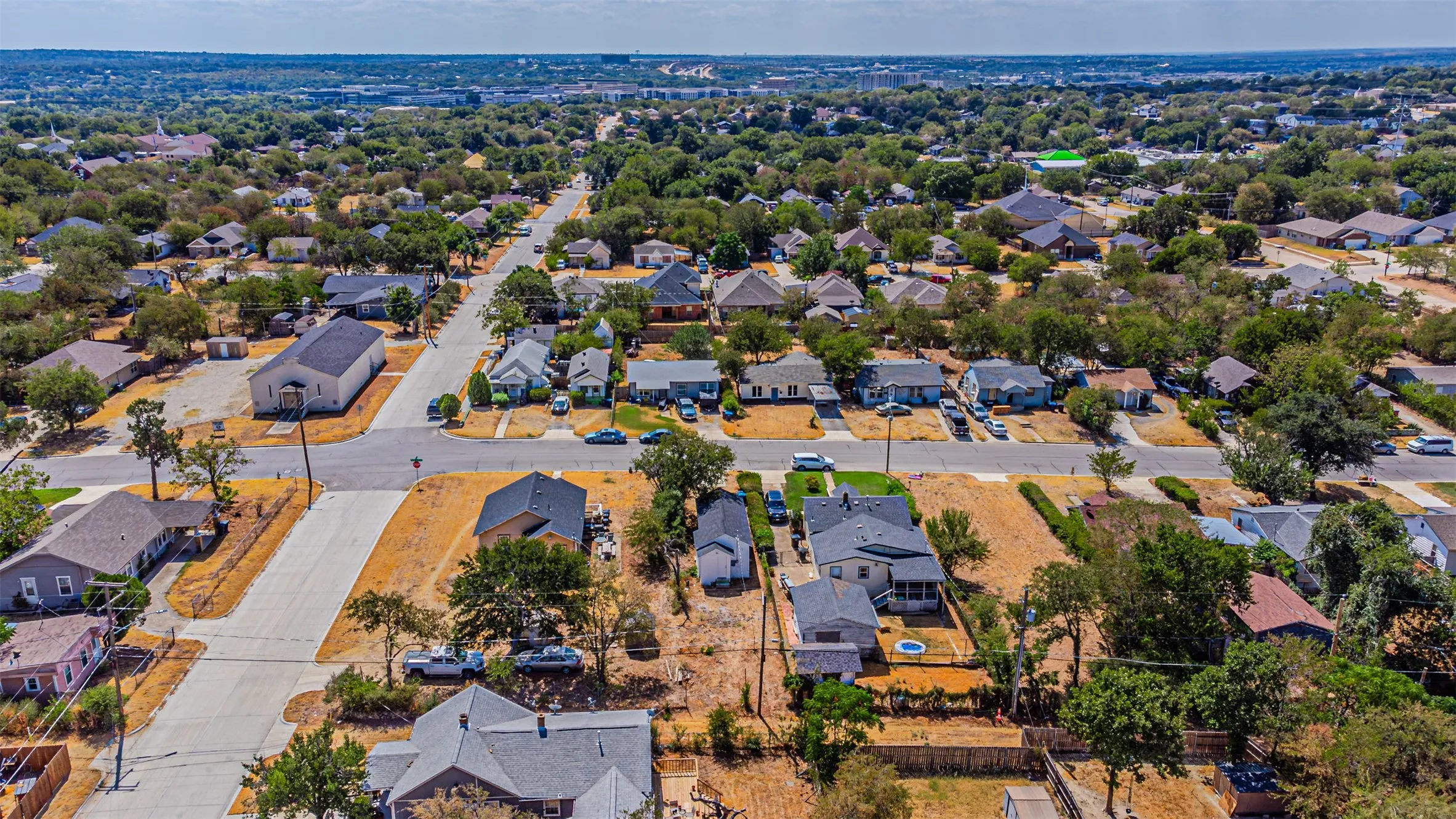 Single Family Residence For Sale in Tarrant County , 5406 Houghton Avenue, Fort Worth, Texas 76107, 1 Bedroom, 1 Bathroom, Garage spaces, 336 Sqft, built in 1920, mls#21391032, Real Estate Agent in Fort Worth, Homes For Sale in Tarrant county, Homes For Sale in Fort Worth, Realtor in Fort Worth Texas, Real Estate Brokerage Independent Realty Texas, Luminita Cordes Realtor
