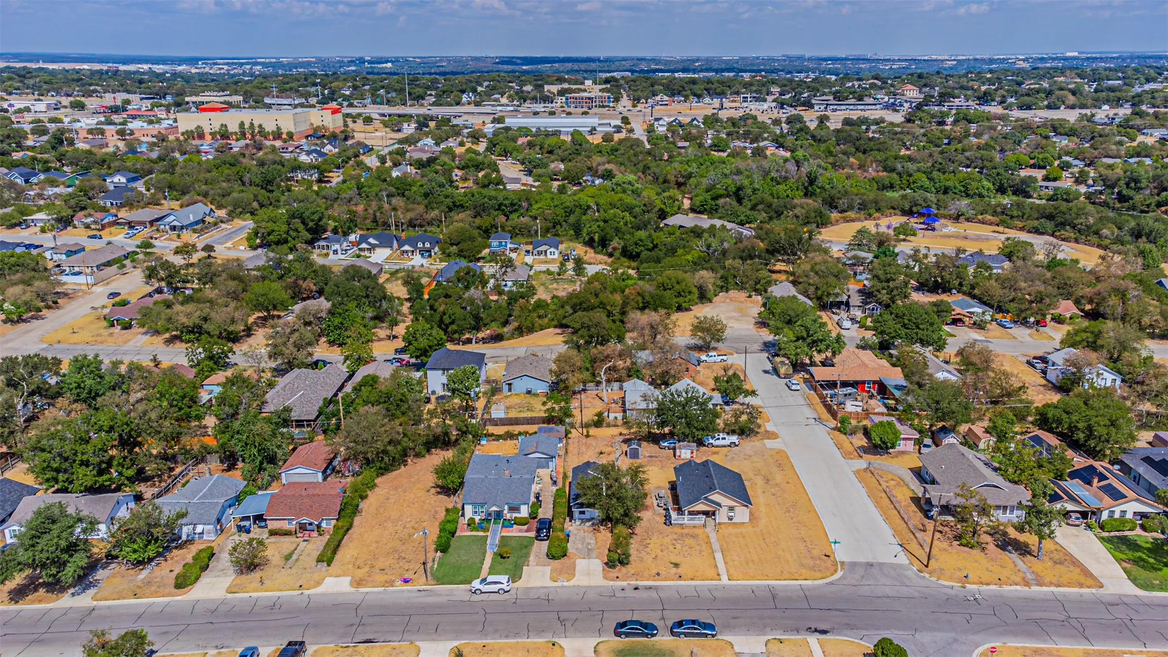 Single Family Residence For Sale in Tarrant County , 5406 Houghton Avenue, Fort Worth, Texas 76107, 1 Bedroom, 1 Bathroom, Garage spaces, 336 Sqft, built in 1920, mls#21391032, Real Estate Agent in Fort Worth, Homes For Sale in Tarrant county, Homes For Sale in Fort Worth, Realtor in Fort Worth Texas, Real Estate Brokerage Independent Realty Texas, Luminita Cordes Realtor