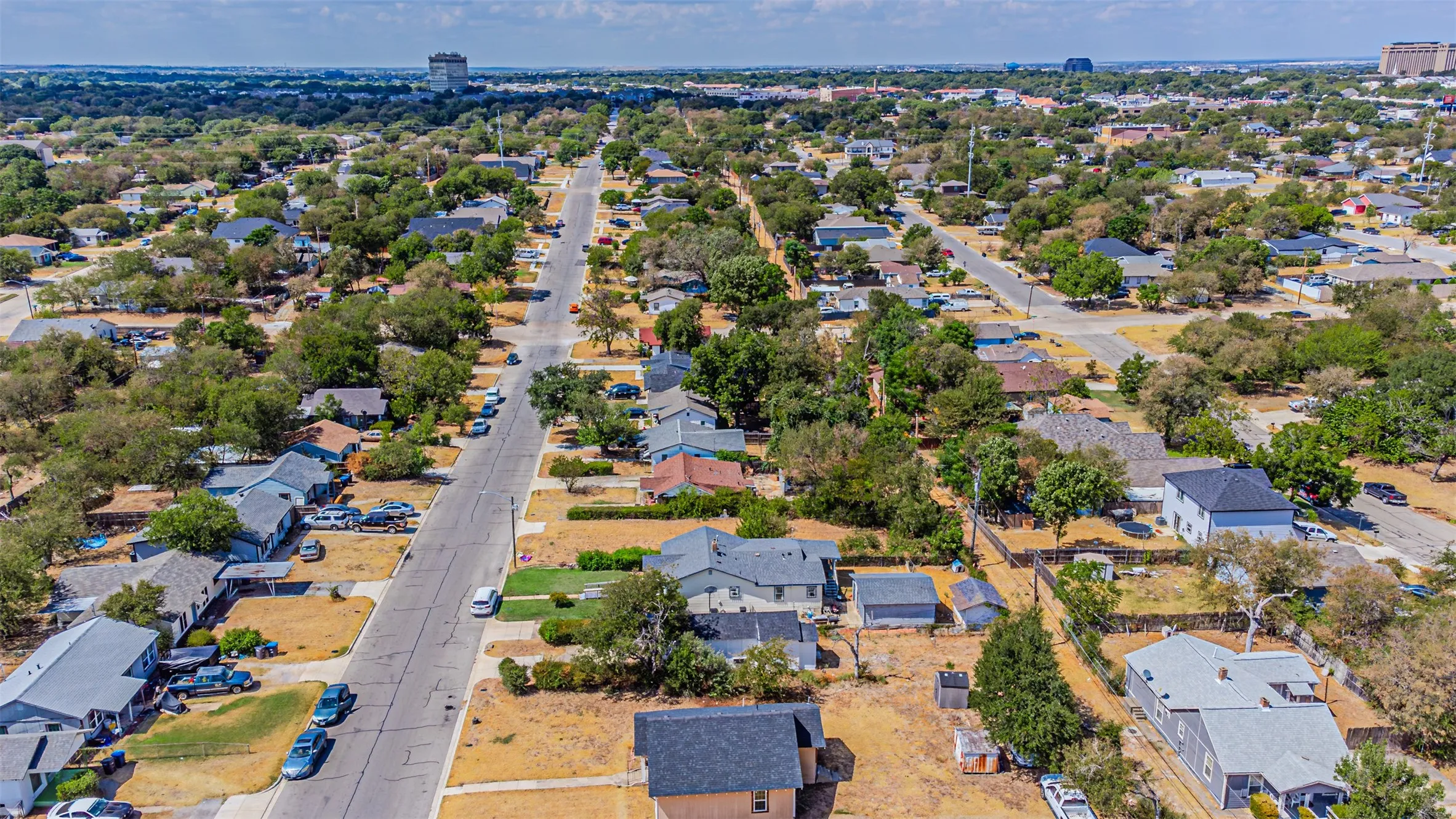Single Family Residence For Sale in Tarrant County , 5406 Houghton Avenue, Fort Worth, Texas 76107, 1 Bedroom, 1 Bathroom, Garage spaces, 336 Sqft, built in 1920, mls#21391032, Real Estate Agent in Fort Worth, Homes For Sale in Tarrant county, Homes For Sale in Fort Worth, Realtor in Fort Worth Texas, Real Estate Brokerage Independent Realty Texas, Luminita Cordes Realtor