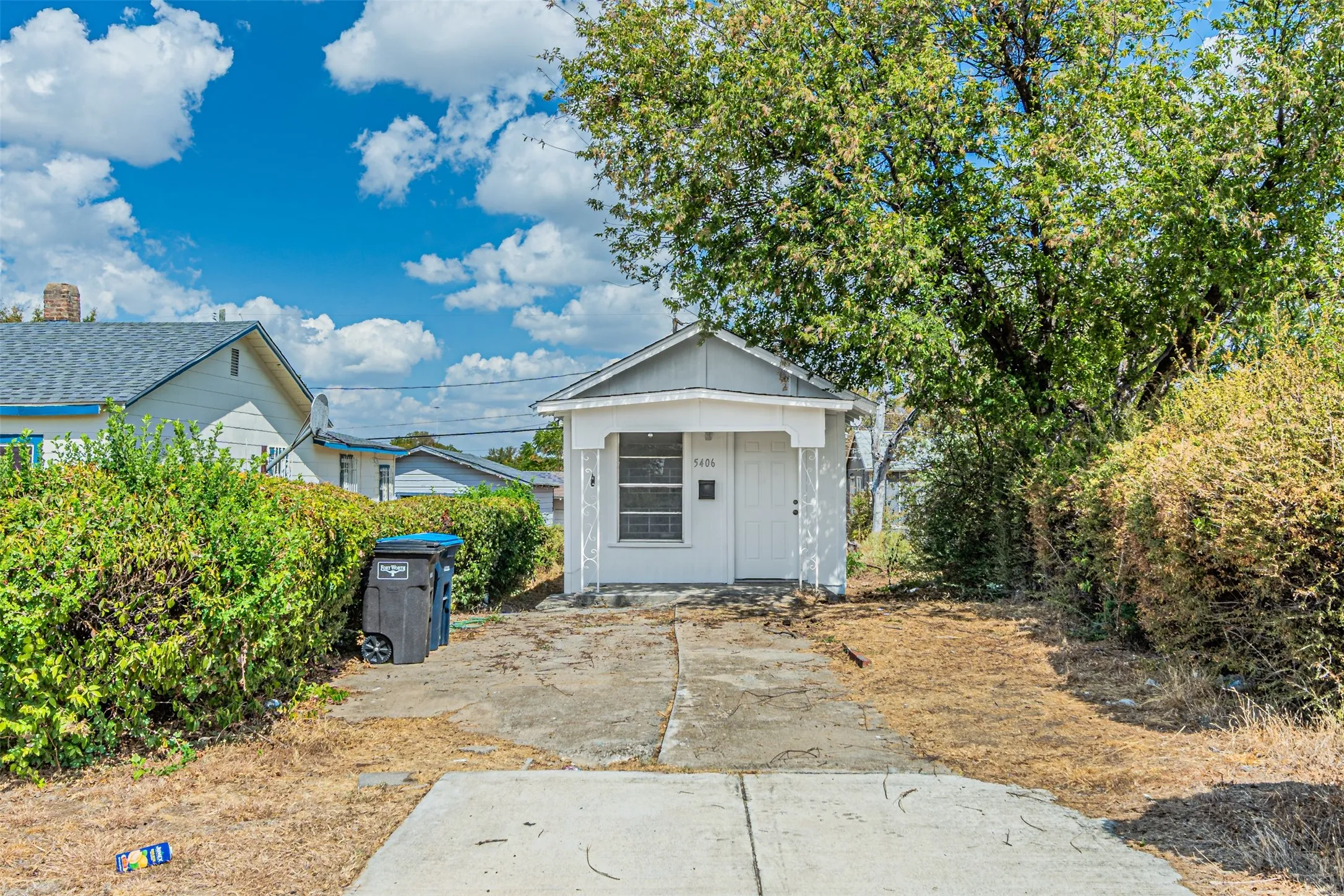 Single Family Residence For Sale in Tarrant County , 5406 Houghton Avenue, Fort Worth, Texas 76107, 1 Bedroom, 1 Bathroom, Garage spaces, 336 Sqft, built in 1920, mls#21391032, Real Estate Agent in Fort Worth, Homes For Sale in Tarrant county, Homes For Sale in Fort Worth, Realtor in Fort Worth Texas, Real Estate Brokerage Independent Realty Texas, Luminita Cordes Realtor