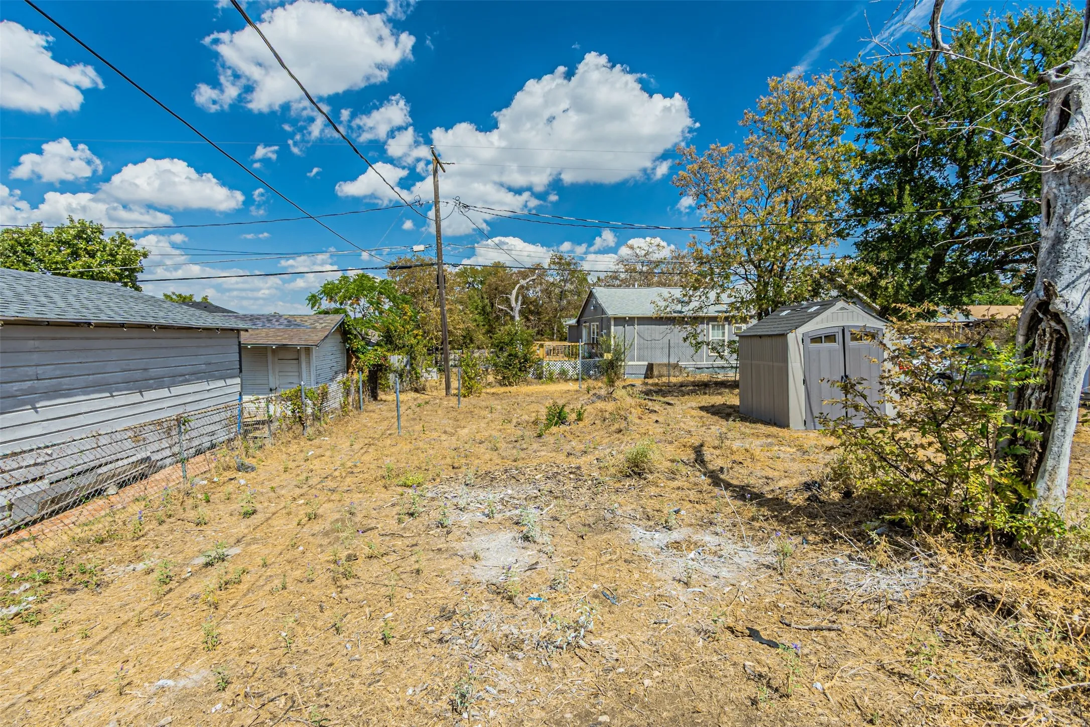 Single Family Residence For Sale in Tarrant County , 5406 Houghton Avenue, Fort Worth, Texas 76107, 1 Bedroom, 1 Bathroom, Garage spaces, 336 Sqft, built in 1920, mls#21391032, Real Estate Agent in Fort Worth, Homes For Sale in Tarrant county, Homes For Sale in Fort Worth, Realtor in Fort Worth Texas, Real Estate Brokerage Independent Realty Texas, Luminita Cordes Realtor