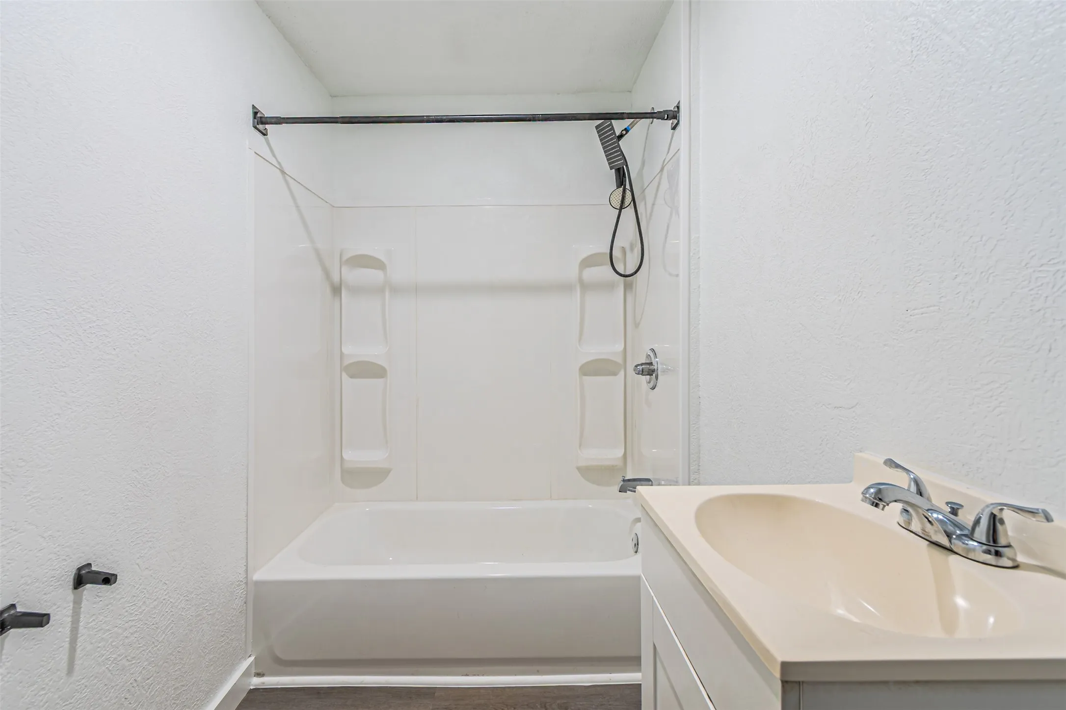 Single Family Residence For Sale in Tarrant County , 5406 Houghton Avenue, Fort Worth, Texas 76107, 1 Bedroom, 1 Bathroom, Garage spaces, 336 Sqft, built in 1920, mls#21391032, Real Estate Agent in Fort Worth, Homes For Sale in Tarrant county, Homes For Sale in Fort Worth, Realtor in Fort Worth Texas, Real Estate Brokerage Independent Realty Texas, Luminita Cordes Realtor