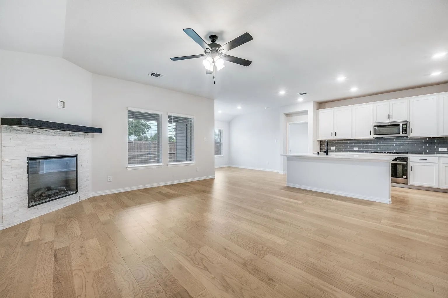 Single Family Residence For Rent in Denton County , 2104 Briar Rose Drive, Denton, Texas 76207, 4 Bedroom, 2 Bathroom, 2 Garage spaces, 2,053 Sqft, built in 2024, mls#21391122, Real Estate Agent in Denton, Homes For Rent in Denton county, Homes For Rent in Denton, Realtor in Denton Texas, Real Estate Brokerage Independent Realty Texas, Luminita Cordes Realtor