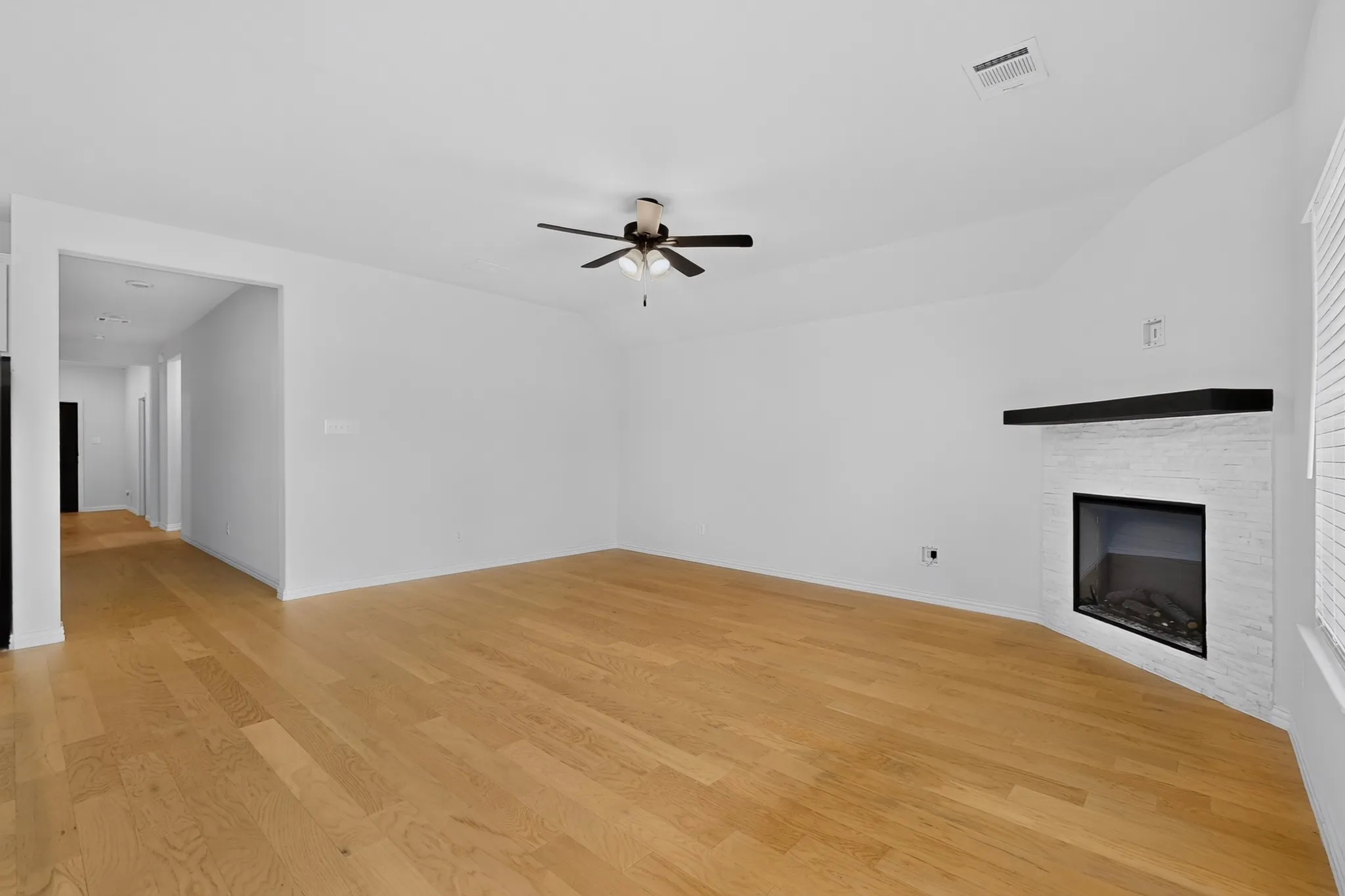 Single Family Residence For Rent in Denton County , 2104 Briar Rose Drive, Denton, Texas 76207, 4 Bedroom, 2 Bathroom, 2 Garage spaces, 2,053 Sqft, built in 2024, mls#21391122, Real Estate Agent in Denton, Homes For Rent in Denton county, Homes For Rent in Denton, Realtor in Denton Texas, Real Estate Brokerage Independent Realty Texas, Luminita Cordes Realtor