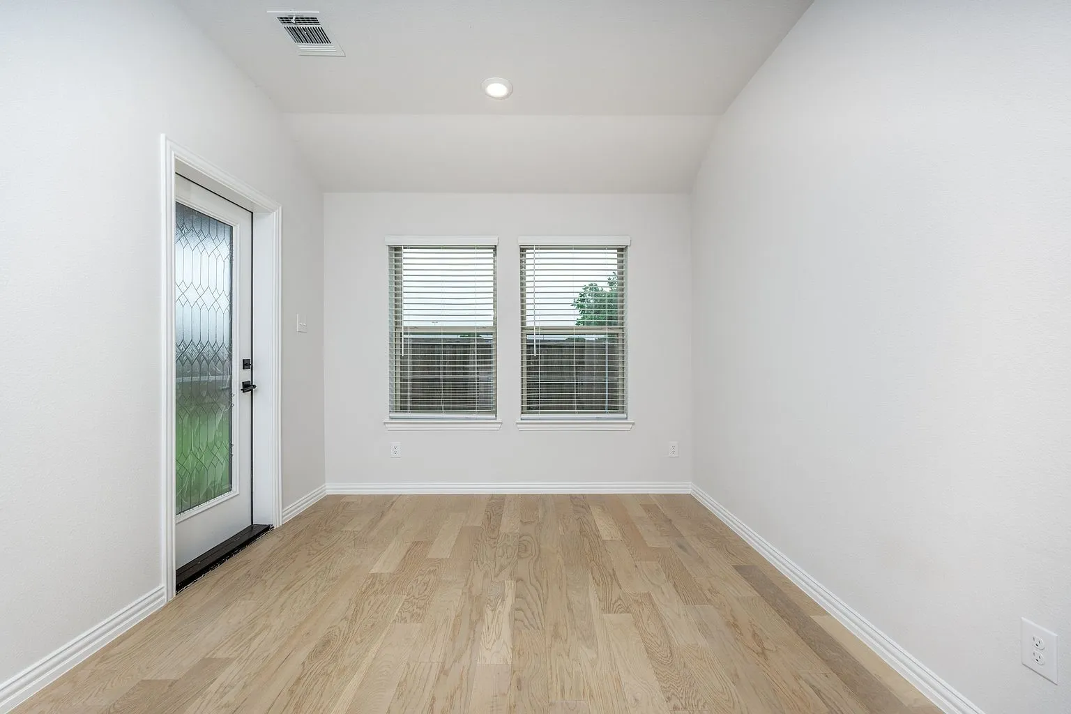Single Family Residence For Rent in Denton County , 2104 Briar Rose Drive, Denton, Texas 76207, 4 Bedroom, 2 Bathroom, 2 Garage spaces, 2,053 Sqft, built in 2024, mls#21391122, Real Estate Agent in Denton, Homes For Rent in Denton county, Homes For Rent in Denton, Realtor in Denton Texas, Real Estate Brokerage Independent Realty Texas, Luminita Cordes Realtor