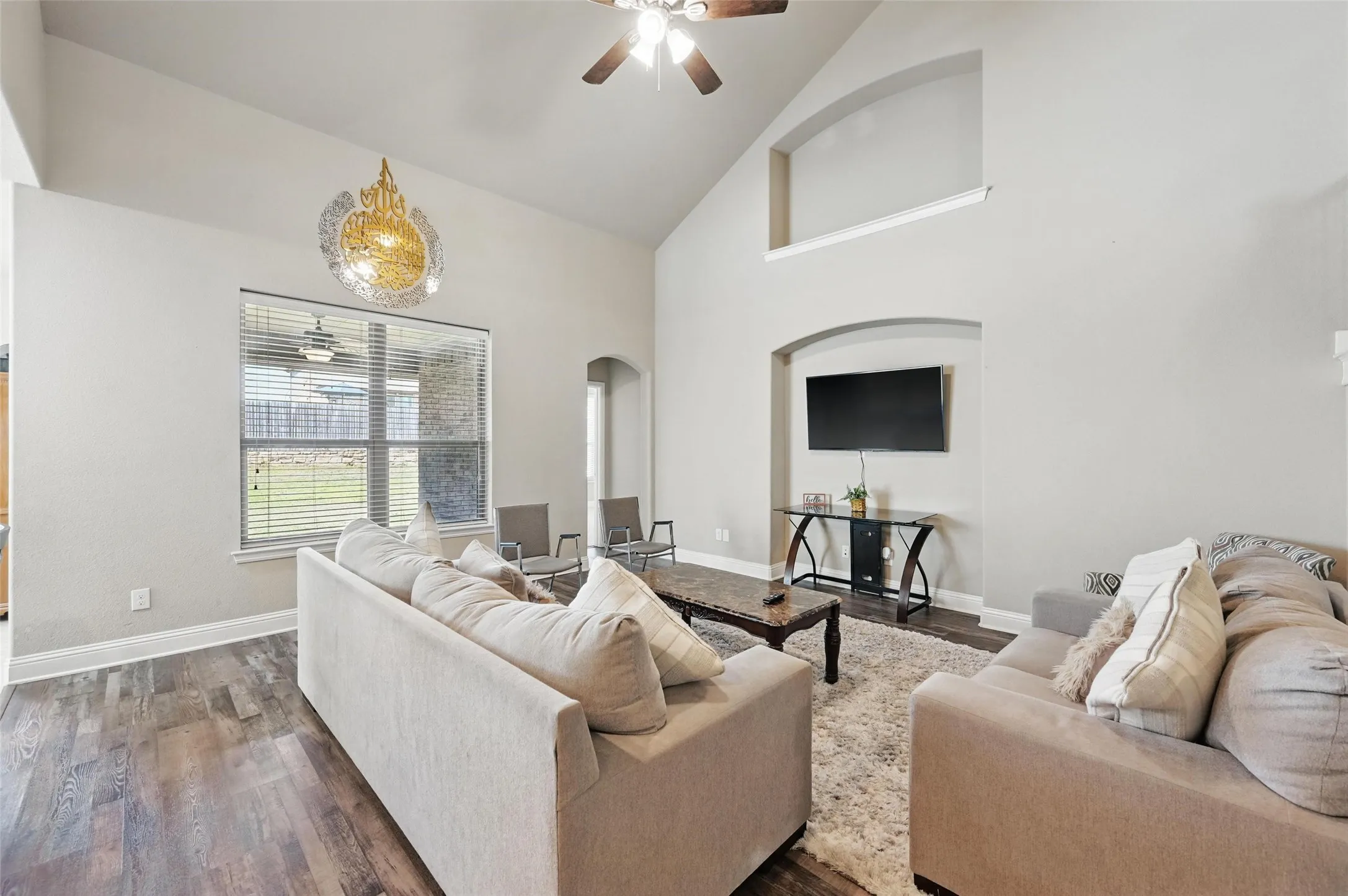 Vaulted ceiling with an open architectural element