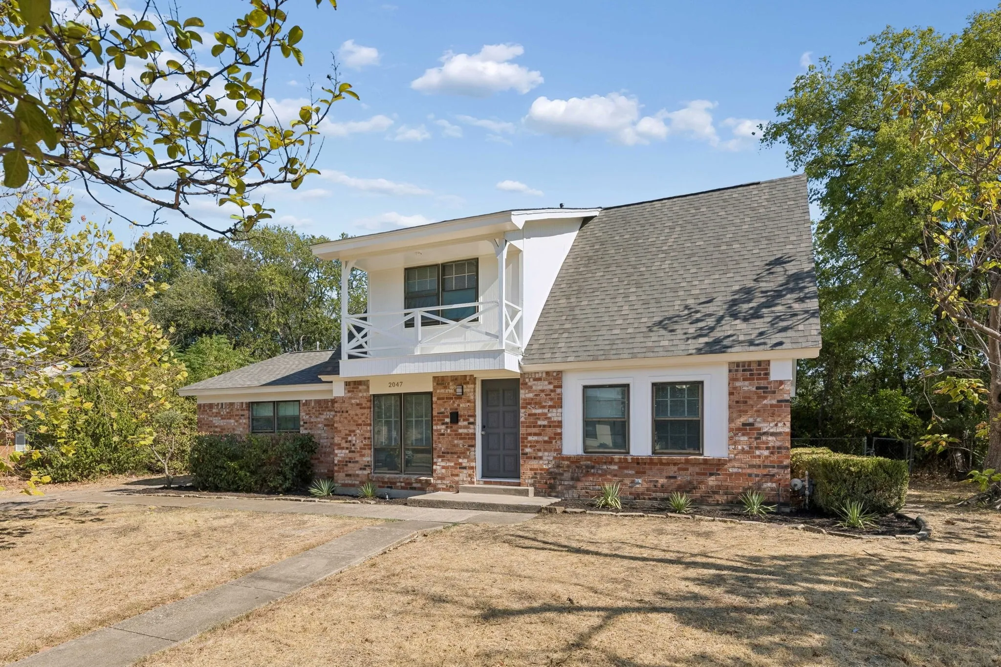 Single Family Residence For Sale in Dallas County , 2047 Abshire Lane, Dallas, Texas 75228, 3 Bedroom, 2 Bathroom, 2 Garage spaces, 1,635 Sqft, built in 1962, mls#21390403, Real Estate Agent in Dallas, Homes For Sale in Dallas county, Homes For Sale in Dallas, Realtor in Dallas Texas, Real Estate Brokerage Independent Realty Texas, Luminita Cordes Realtor