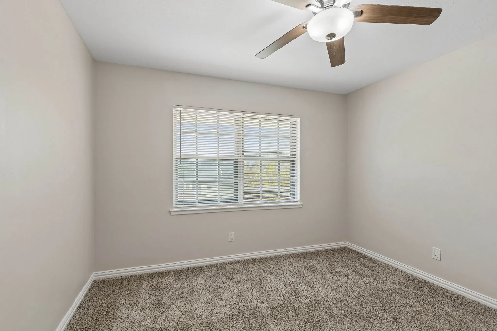 Single Family Residence For Sale in Dallas County , 2047 Abshire Lane, Dallas, Texas 75228, 3 Bedroom, 2 Bathroom, 2 Garage spaces, 1,635 Sqft, built in 1962, mls#21390403, Real Estate Agent in Dallas, Homes For Sale in Dallas county, Homes For Sale in Dallas, Realtor in Dallas Texas, Real Estate Brokerage Independent Realty Texas, Luminita Cordes Realtor