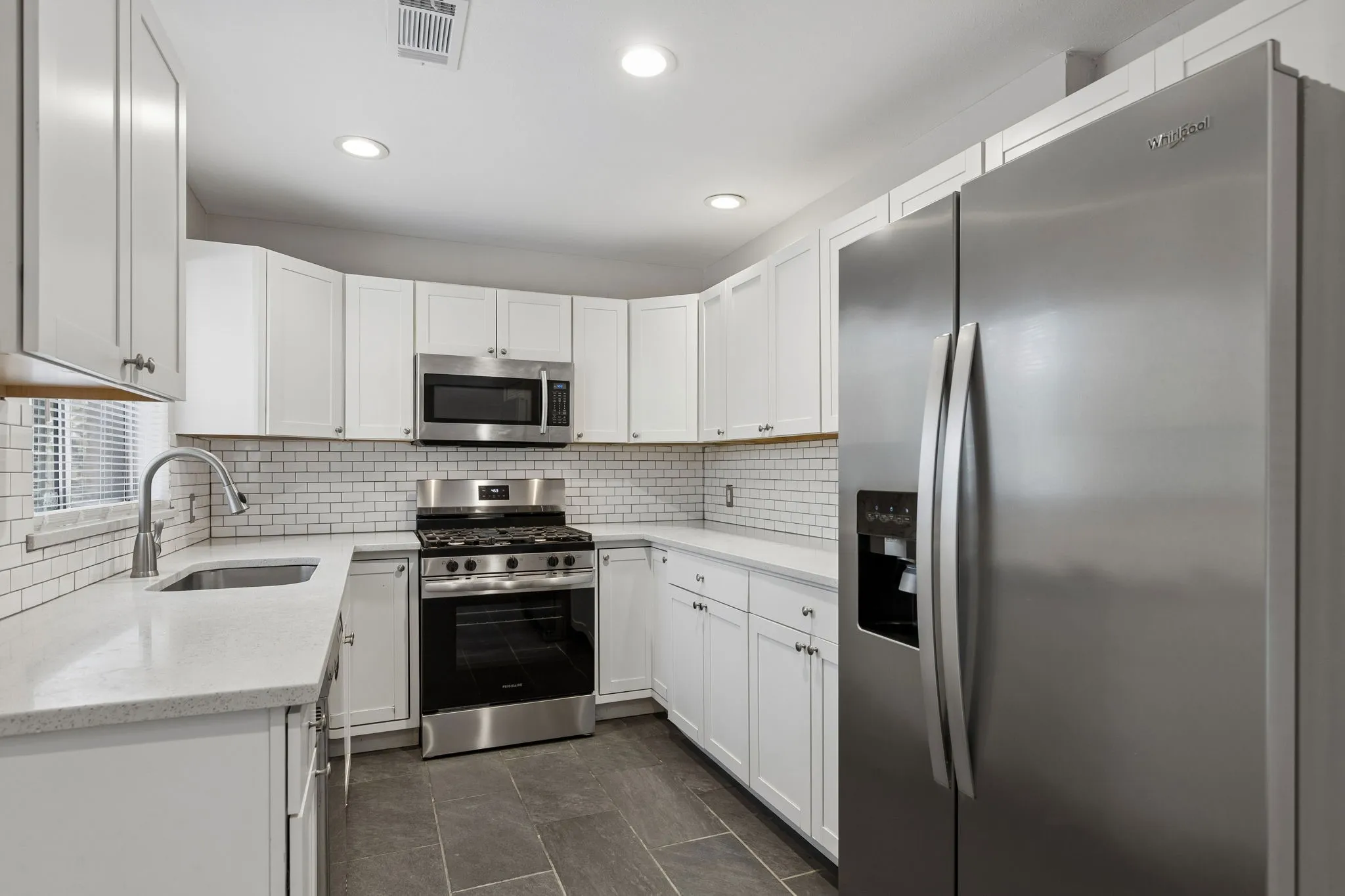 Single Family Residence For Sale in Dallas County , 2047 Abshire Lane, Dallas, Texas 75228, 3 Bedroom, 2 Bathroom, 2 Garage spaces, 1,635 Sqft, built in 1962, mls#21390403, Real Estate Agent in Dallas, Homes For Sale in Dallas county, Homes For Sale in Dallas, Realtor in Dallas Texas, Real Estate Brokerage Independent Realty Texas, Luminita Cordes Realtor