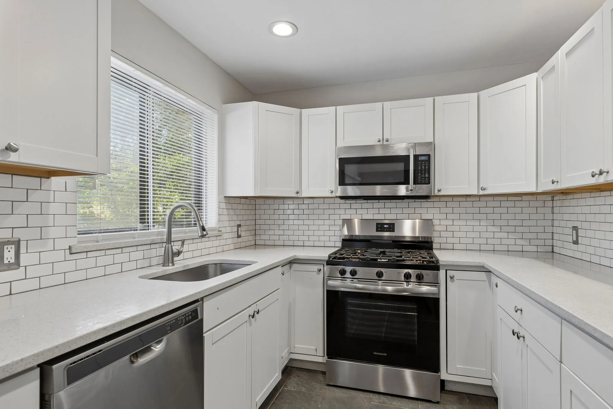 Single Family Residence For Sale in Dallas County , 2047 Abshire Lane, Dallas, Texas 75228, 3 Bedroom, 2 Bathroom, 2 Garage spaces, 1,635 Sqft, built in 1962, mls#21390403, Real Estate Agent in Dallas, Homes For Sale in Dallas county, Homes For Sale in Dallas, Realtor in Dallas Texas, Real Estate Brokerage Independent Realty Texas, Luminita Cordes Realtor