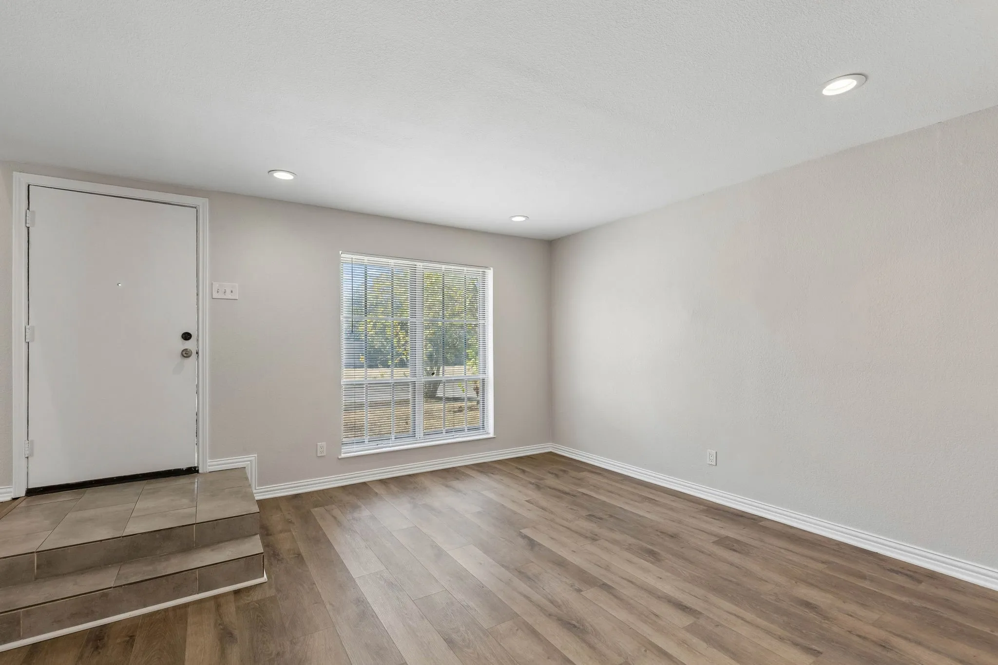 Single Family Residence For Sale in Dallas County , 2047 Abshire Lane, Dallas, Texas 75228, 3 Bedroom, 2 Bathroom, 2 Garage spaces, 1,635 Sqft, built in 1962, mls#21390403, Real Estate Agent in Dallas, Homes For Sale in Dallas county, Homes For Sale in Dallas, Realtor in Dallas Texas, Real Estate Brokerage Independent Realty Texas, Luminita Cordes Realtor