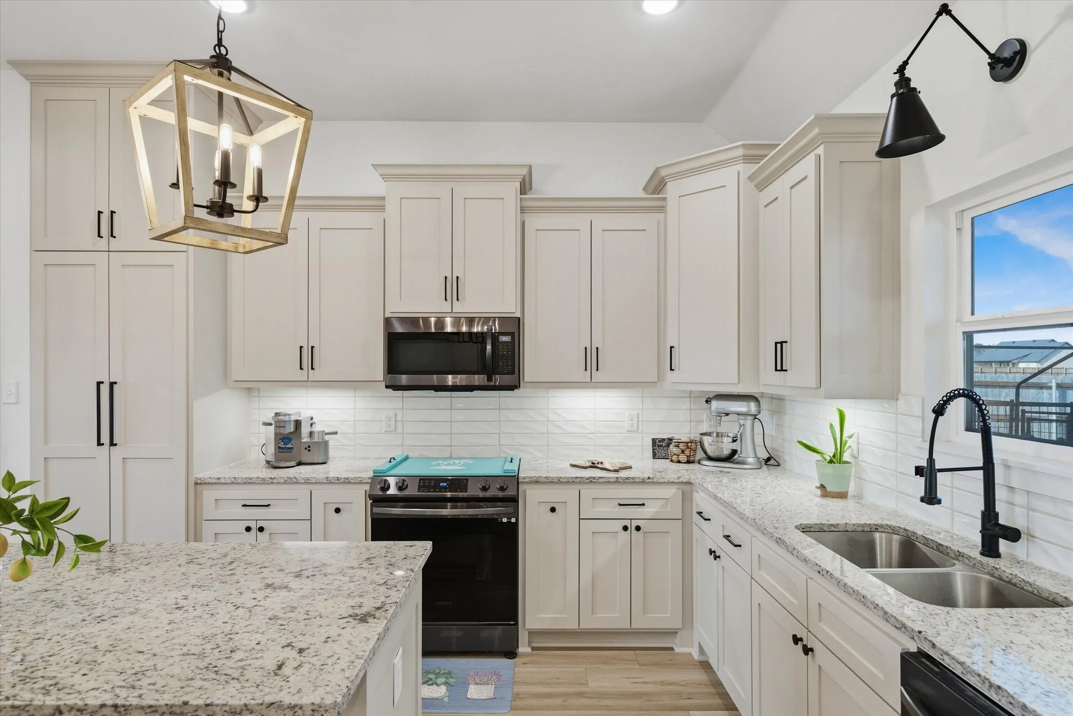 Single Family Residence For Sale in Smith County , 12608 CR 499, Lindale, Texas 75771, 4 Bedroom, 2 Bathroom, 2 Garage spaces, 1,842 Sqft, built in 2022, mls#21391072, Real Estate Agent in Lindale, Homes For Sale in Smith county, Homes For Sale in Lindale, Realtor in Lindale Texas, Real Estate Brokerage Independent Realty Texas, Luminita Cordes Realtor