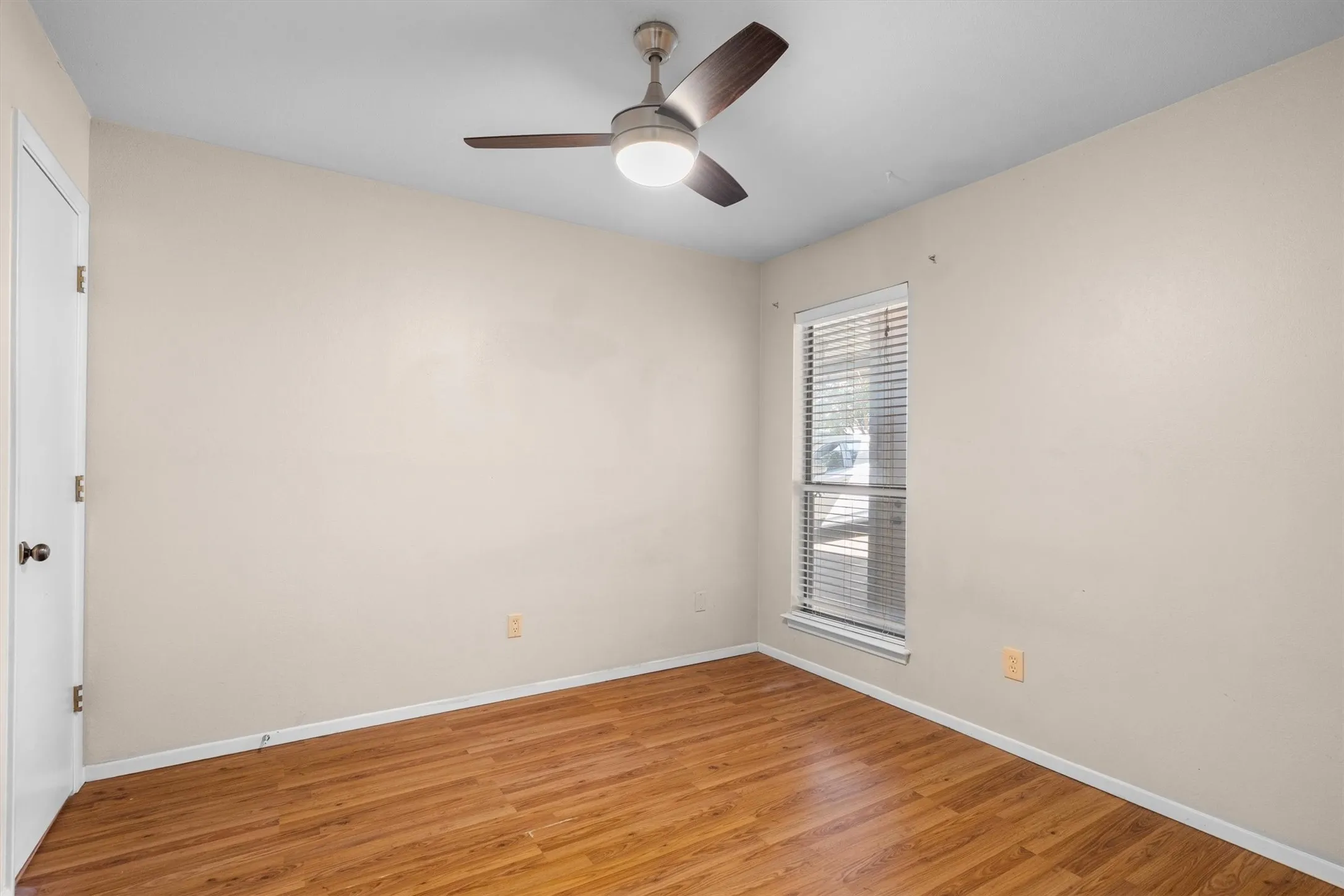 Duplex For Rent in Tarrant County , 726 Michol Street, Grapevine, Texas 76051, 3 Bedroom, 2 Bathroom, Garage spaces, 1,204 Sqft, built in 1983, mls#21385864, Real Estate Agent in Grapevine, Homes For Rent in Tarrant county, Homes For Rent in Grapevine, Realtor in Grapevine Texas, Real Estate Brokerage Independent Realty Texas, Luminita Cordes Realtor
