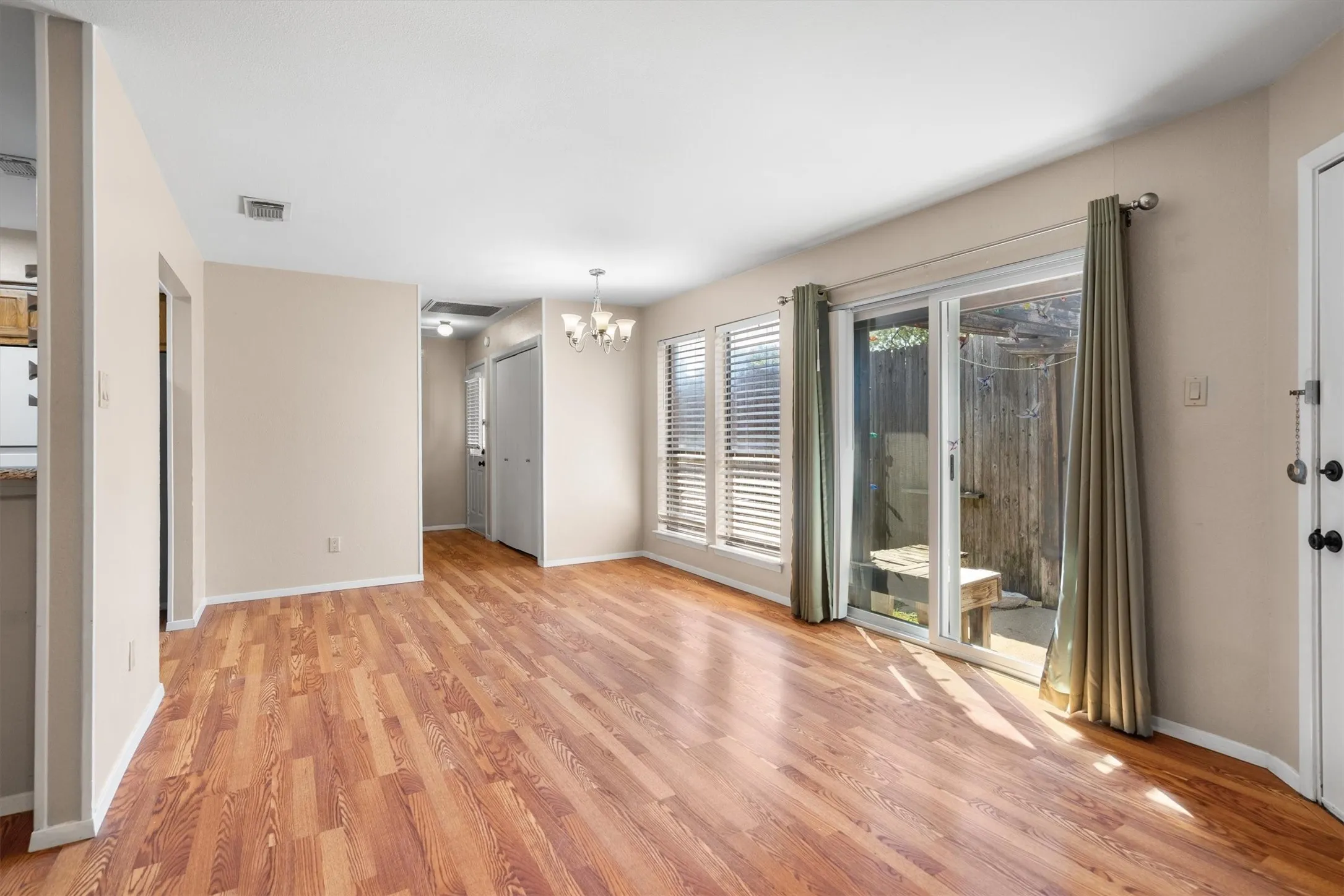 Duplex For Rent in Tarrant County , 726 Michol Street, Grapevine, Texas 76051, 3 Bedroom, 2 Bathroom, Garage spaces, 1,204 Sqft, built in 1983, mls#21385864, Real Estate Agent in Grapevine, Homes For Rent in Tarrant county, Homes For Rent in Grapevine, Realtor in Grapevine Texas, Real Estate Brokerage Independent Realty Texas, Luminita Cordes Realtor