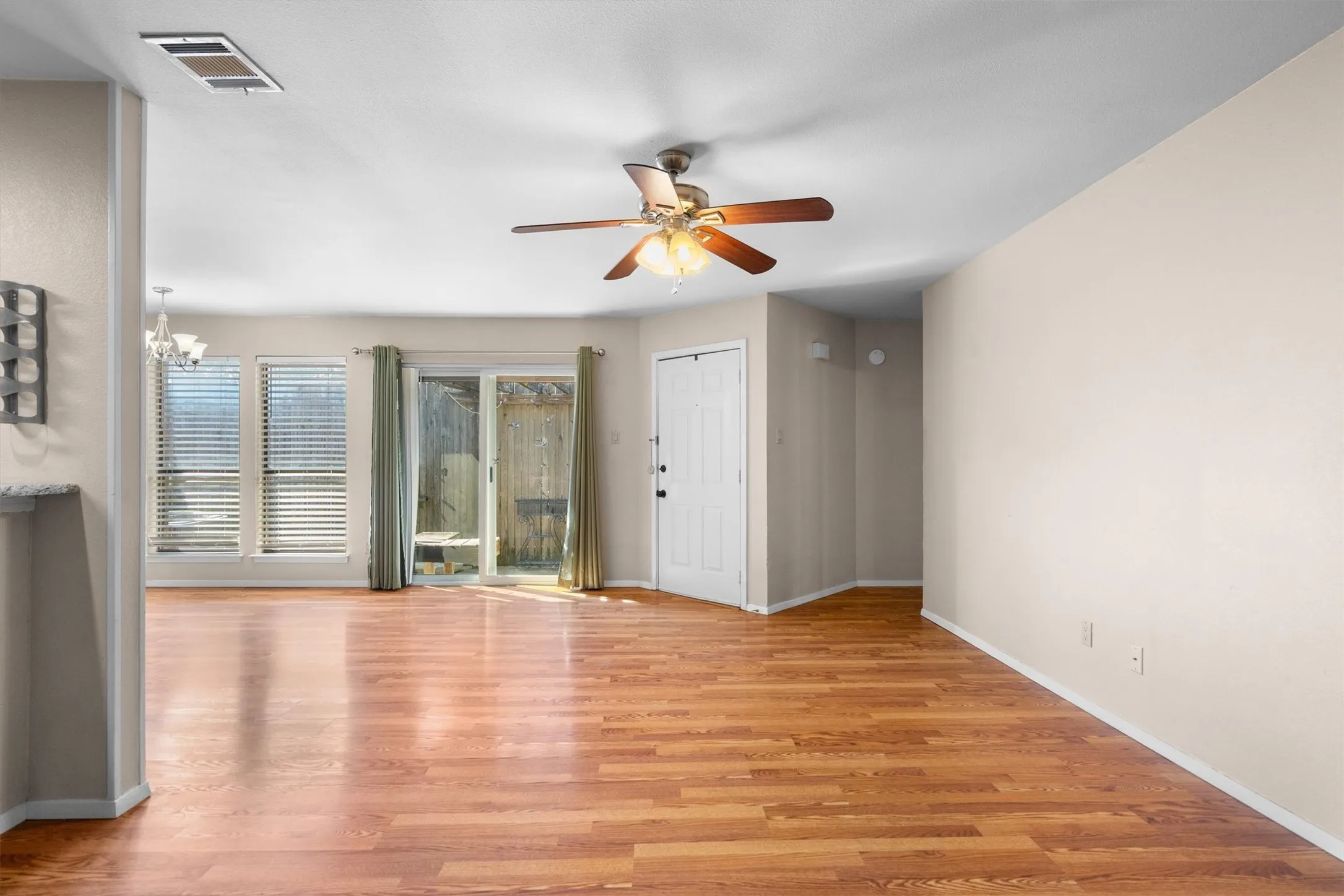 Duplex For Rent in Tarrant County , 726 Michol Street, Grapevine, Texas 76051, 3 Bedroom, 2 Bathroom, Garage spaces, 1,204 Sqft, built in 1983, mls#21385864, Real Estate Agent in Grapevine, Homes For Rent in Tarrant county, Homes For Rent in Grapevine, Realtor in Grapevine Texas, Real Estate Brokerage Independent Realty Texas, Luminita Cordes Realtor