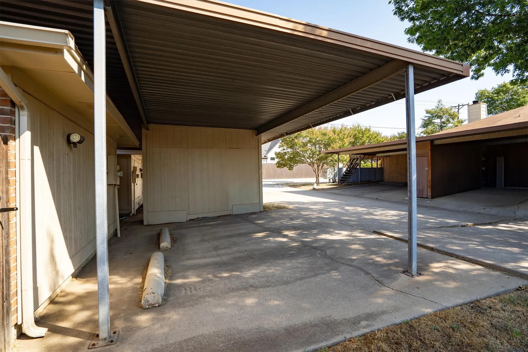 Duplex For Rent in Tarrant County , 726 Michol Street, Grapevine, Texas 76051, 3 Bedroom, 2 Bathroom, Garage spaces, 1,204 Sqft, built in 1983, mls#21385864, Real Estate Agent in Grapevine, Homes For Rent in Tarrant county, Homes For Rent in Grapevine, Realtor in Grapevine Texas, Real Estate Brokerage Independent Realty Texas, Luminita Cordes Realtor