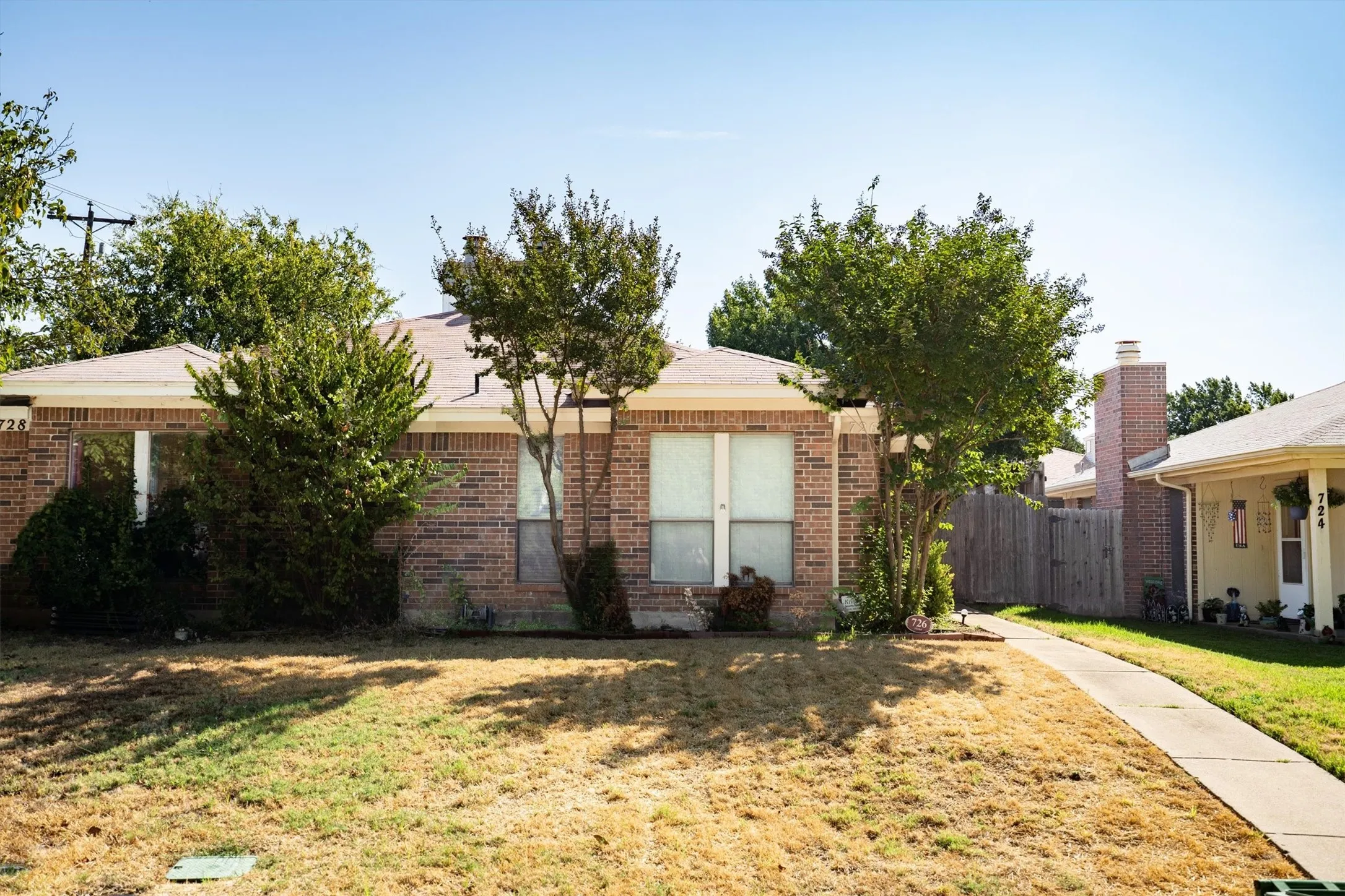 Duplex For Rent in Tarrant County , 726 Michol Street, Grapevine, Texas 76051, 3 Bedroom, 2 Bathroom, Garage spaces, 1,204 Sqft, built in 1983, mls#21385864, Real Estate Agent in Grapevine, Homes For Rent in Tarrant county, Homes For Rent in Grapevine, Realtor in Grapevine Texas, Real Estate Brokerage Independent Realty Texas, Luminita Cordes Realtor