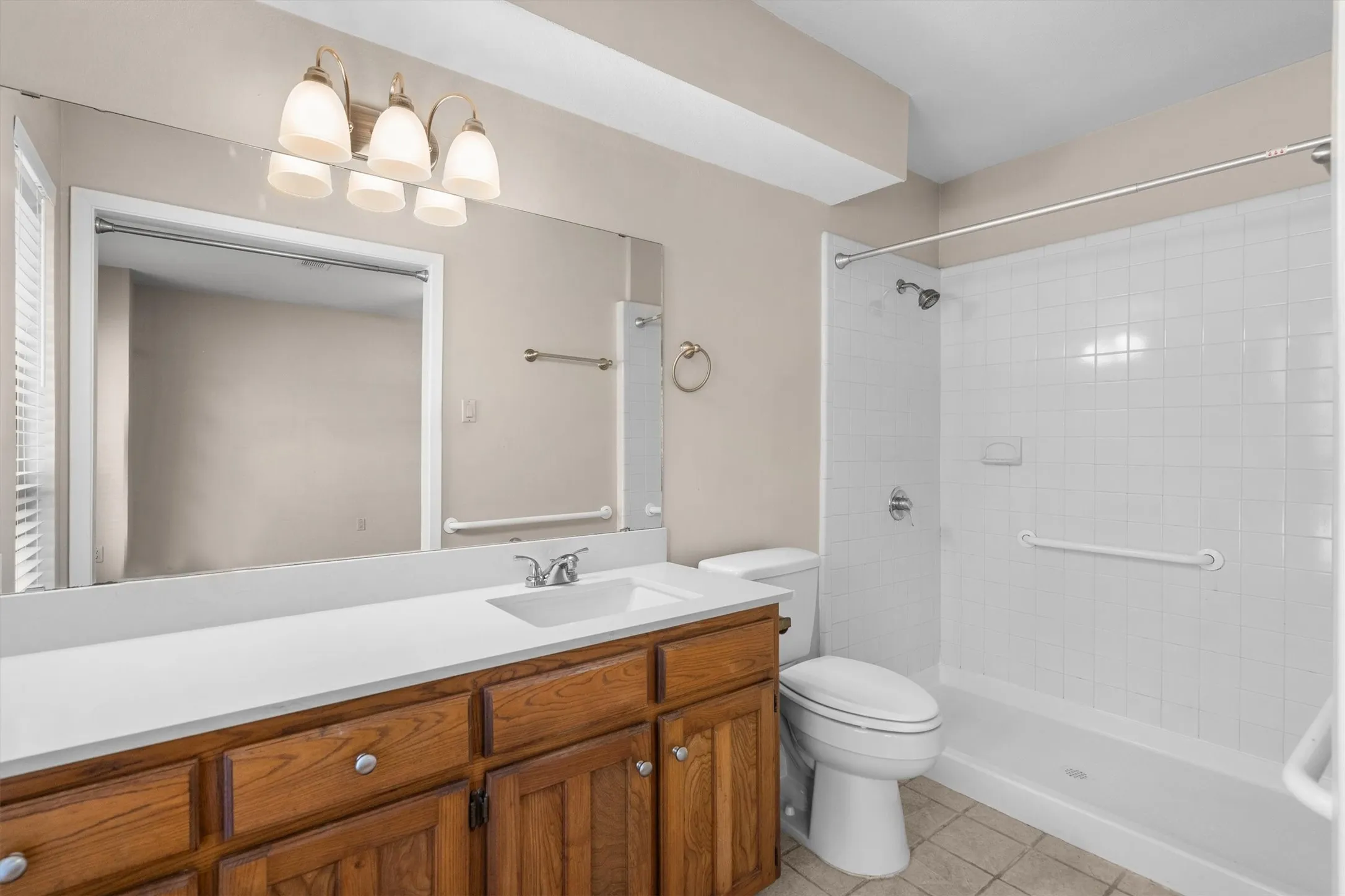 Duplex For Rent in Tarrant County , 726 Michol Street, Grapevine, Texas 76051, 3 Bedroom, 2 Bathroom, Garage spaces, 1,204 Sqft, built in 1983, mls#21385864, Real Estate Agent in Grapevine, Homes For Rent in Tarrant county, Homes For Rent in Grapevine, Realtor in Grapevine Texas, Real Estate Brokerage Independent Realty Texas, Luminita Cordes Realtor