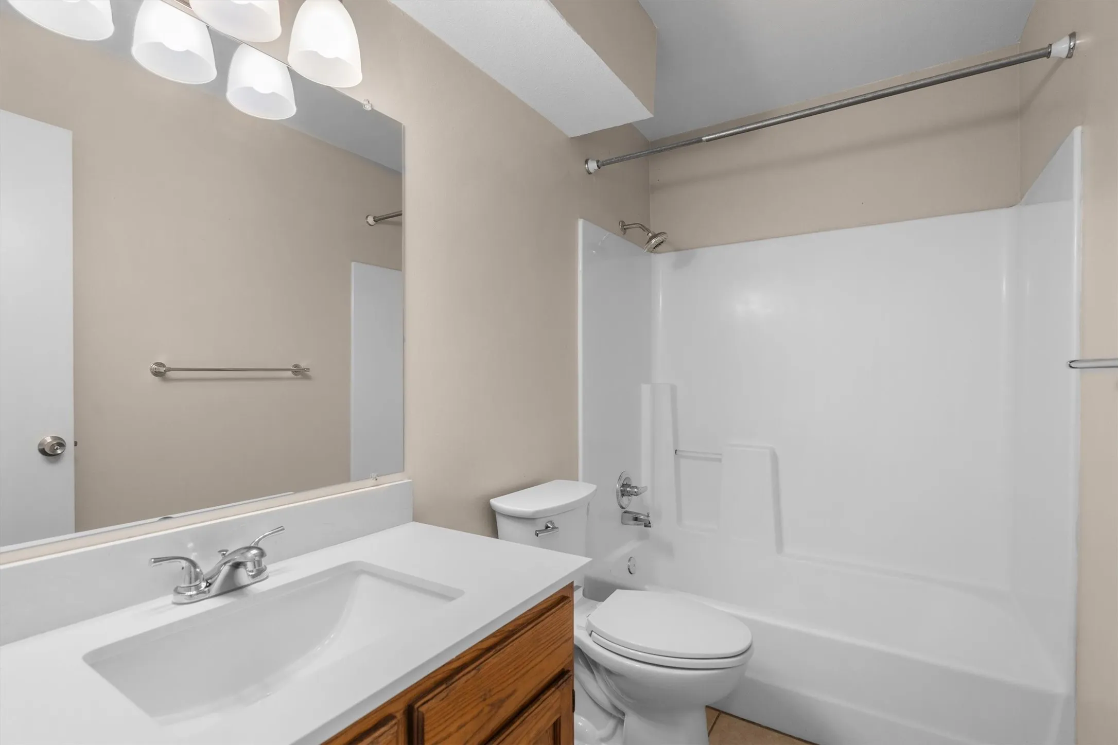 Duplex For Rent in Tarrant County , 726 Michol Street, Grapevine, Texas 76051, 3 Bedroom, 2 Bathroom, Garage spaces, 1,204 Sqft, built in 1983, mls#21385864, Real Estate Agent in Grapevine, Homes For Rent in Tarrant county, Homes For Rent in Grapevine, Realtor in Grapevine Texas, Real Estate Brokerage Independent Realty Texas, Luminita Cordes Realtor