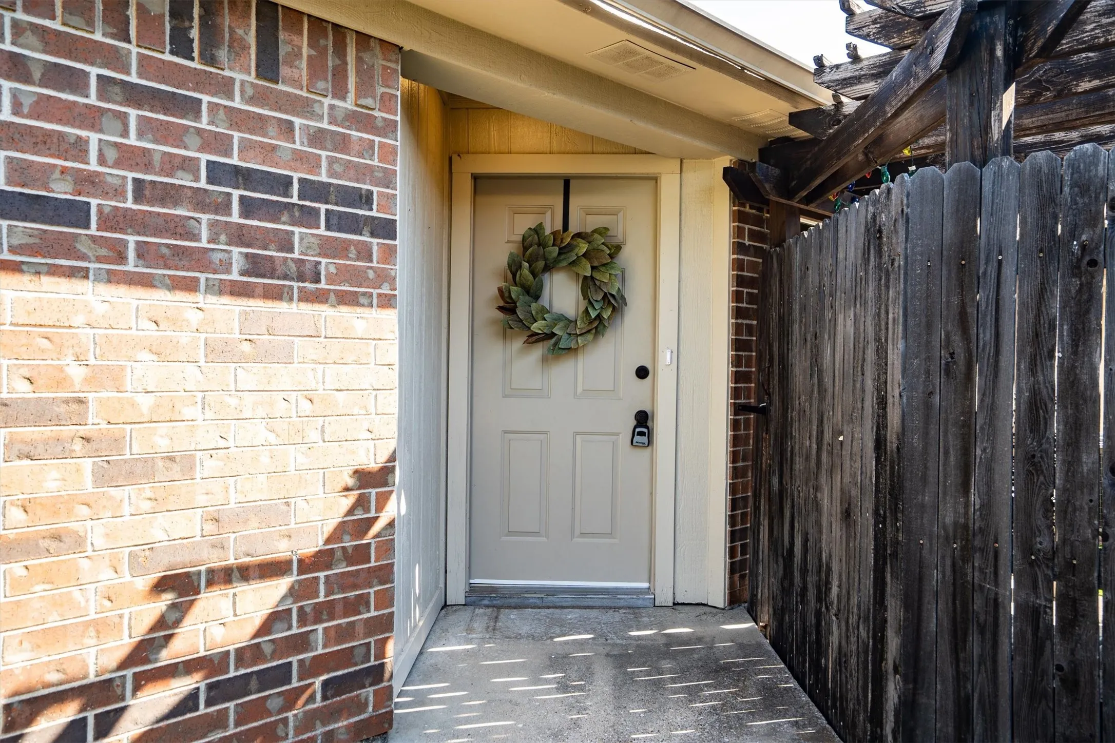 Duplex For Rent in Tarrant County , 726 Michol Street, Grapevine, Texas 76051, 3 Bedroom, 2 Bathroom, Garage spaces, 1,204 Sqft, built in 1983, mls#21385864, Real Estate Agent in Grapevine, Homes For Rent in Tarrant county, Homes For Rent in Grapevine, Realtor in Grapevine Texas, Real Estate Brokerage Independent Realty Texas, Luminita Cordes Realtor